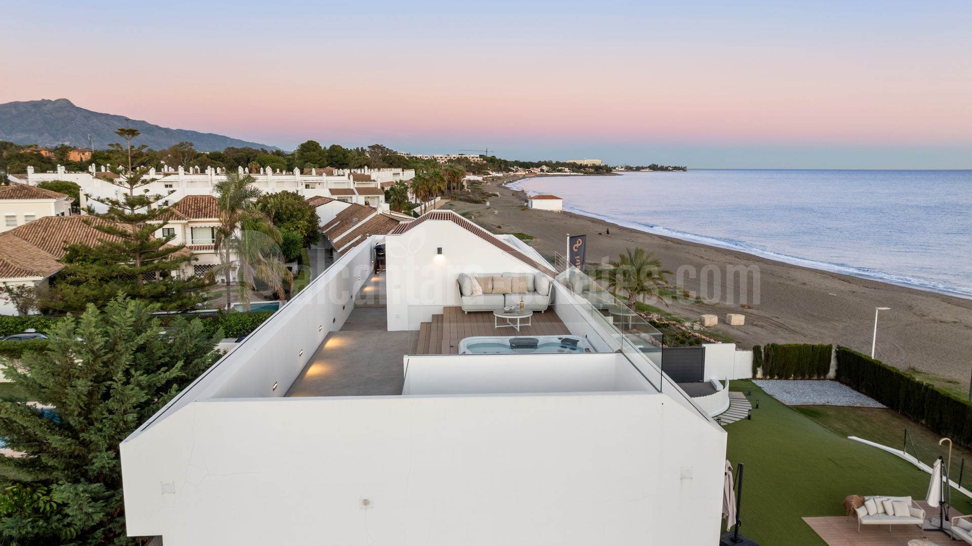 Villa in New Golden Mile, Estepona