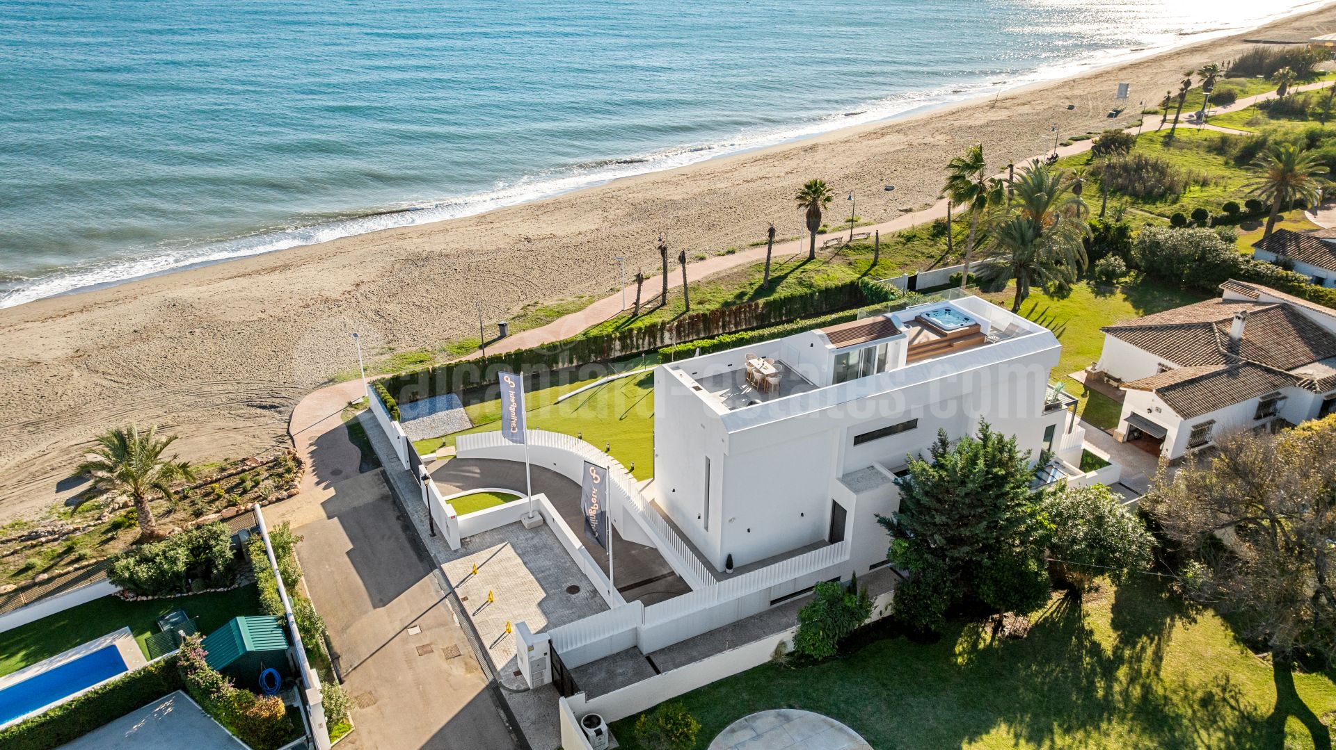 Villa in New Golden Mile, Estepona