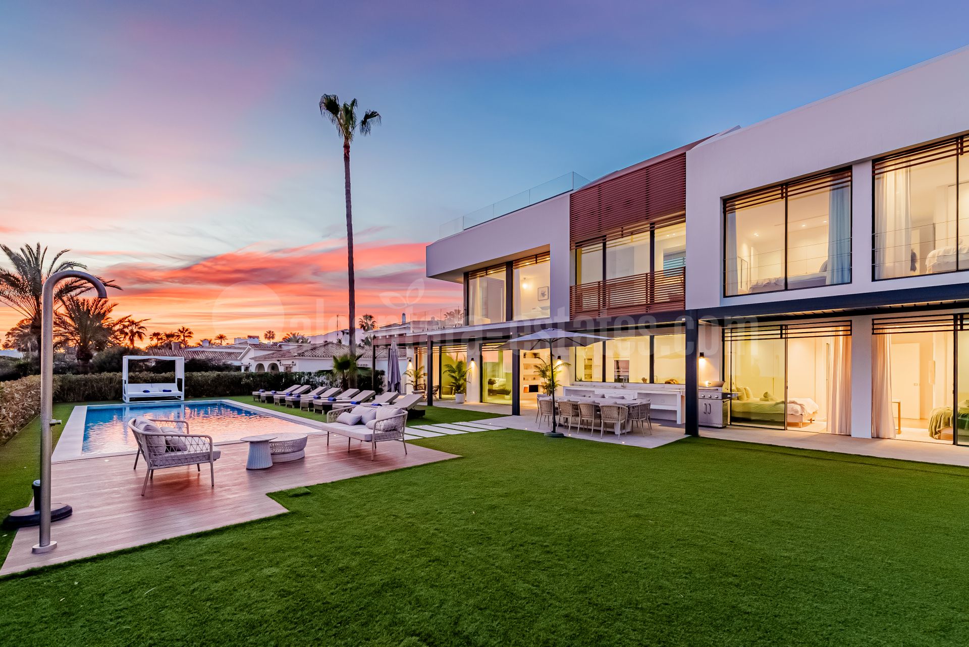 Villa in New Golden Mile, Estepona