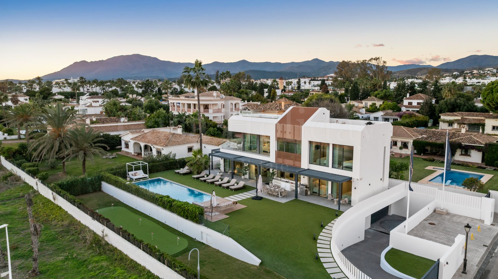 Villa in Marbella Golden Mile, Marbella