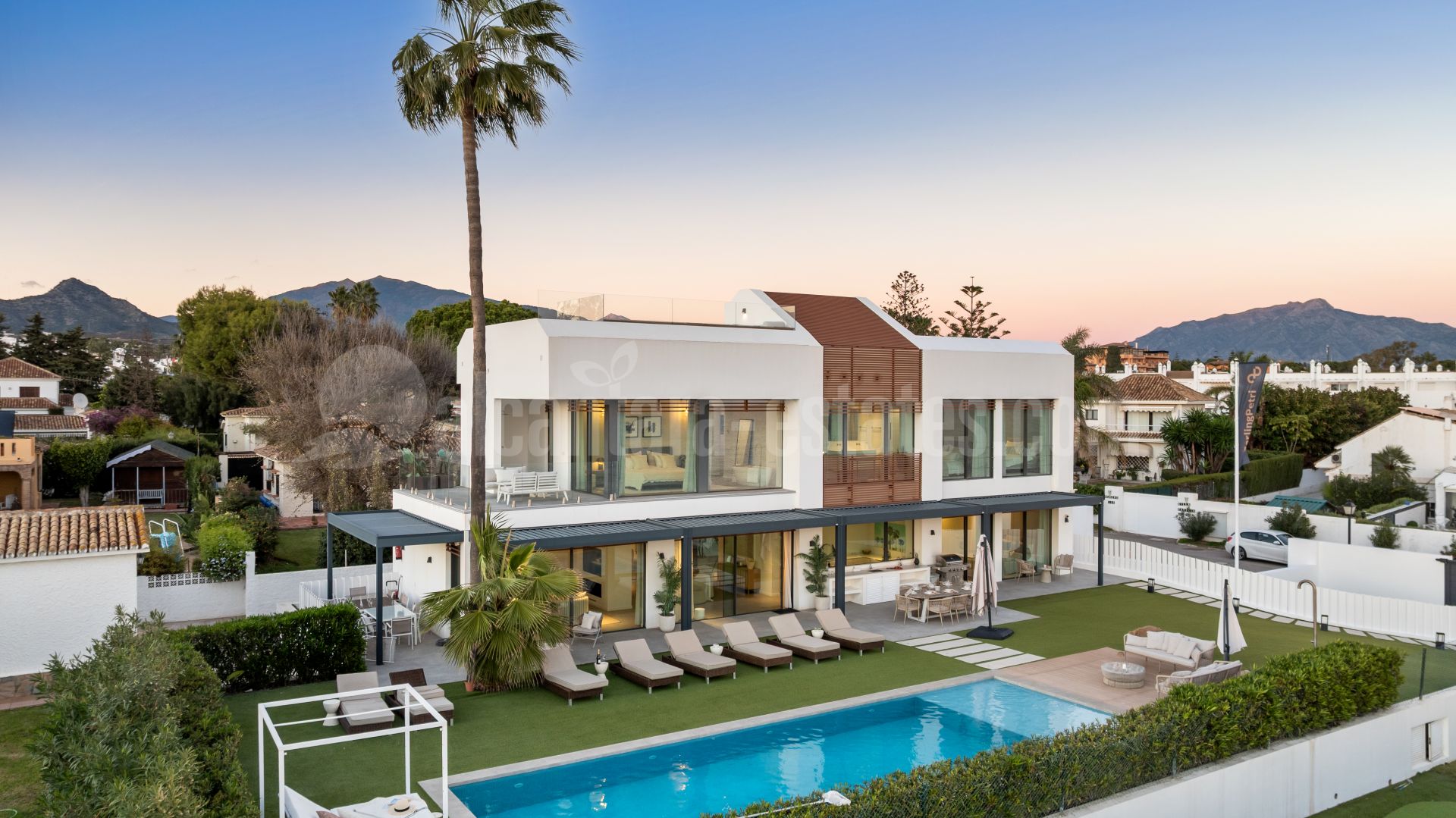 Villa in New Golden Mile, Estepona