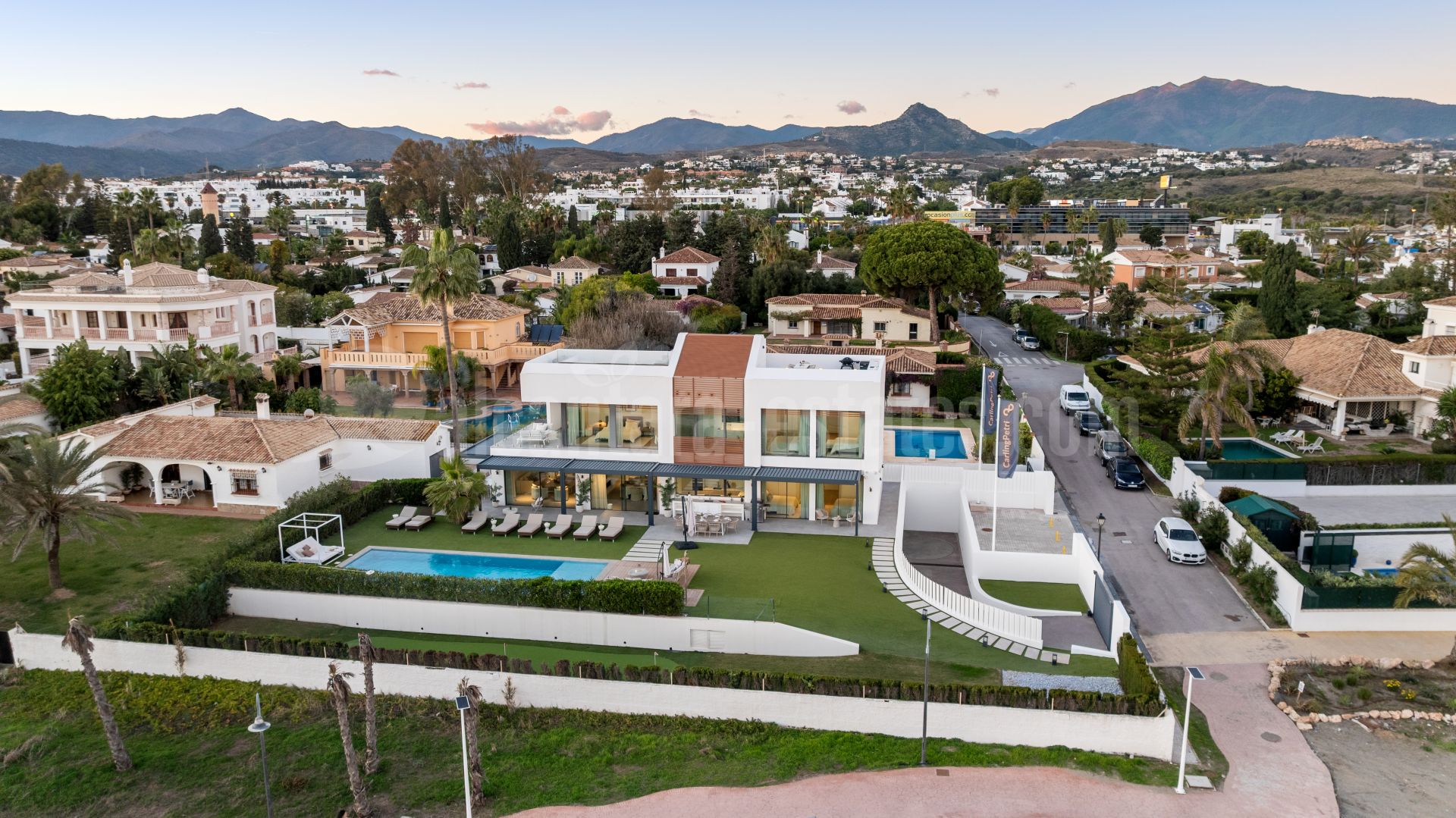 Villa in New Golden Mile, Estepona