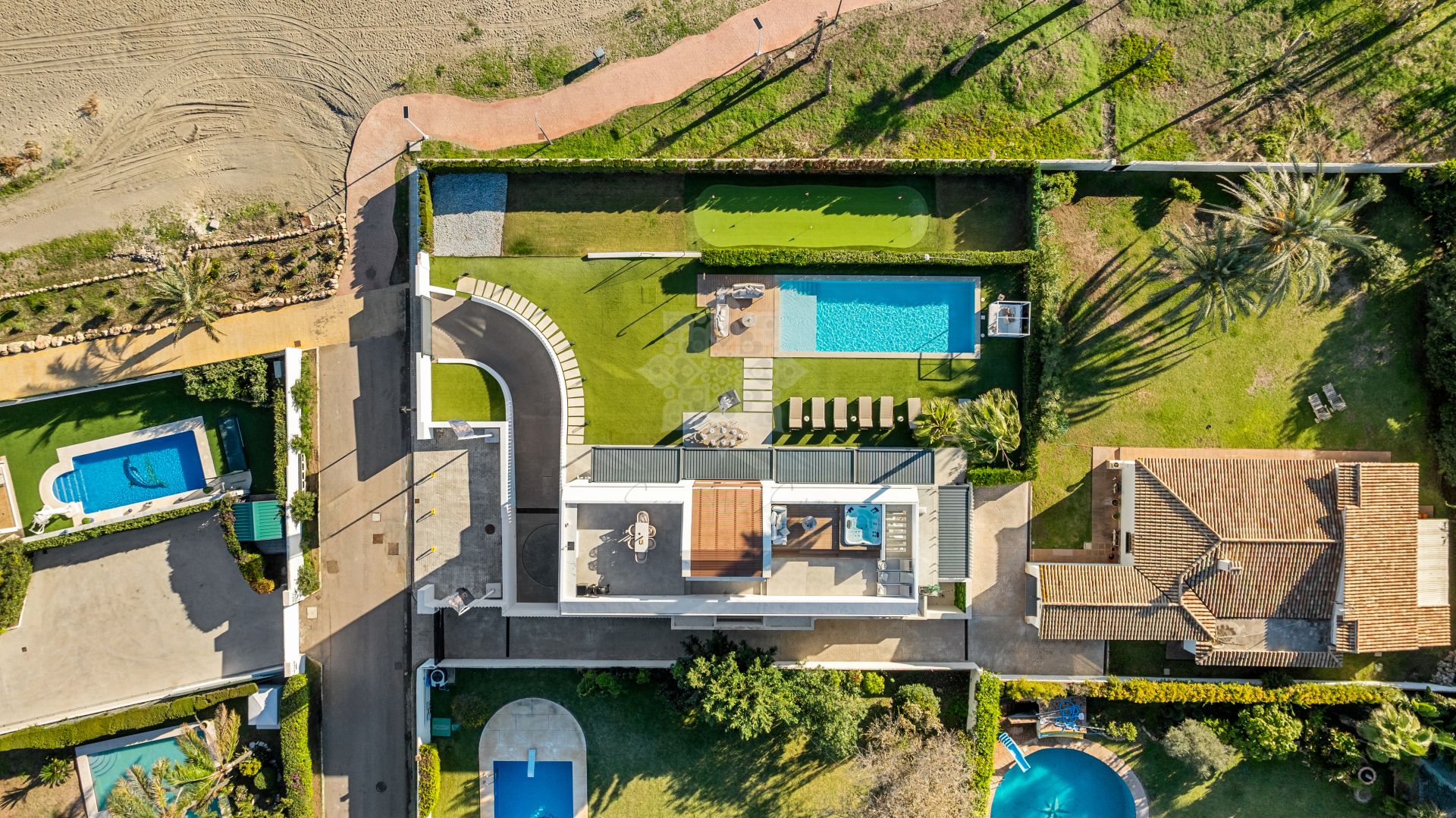 Villa in New Golden Mile, Estepona