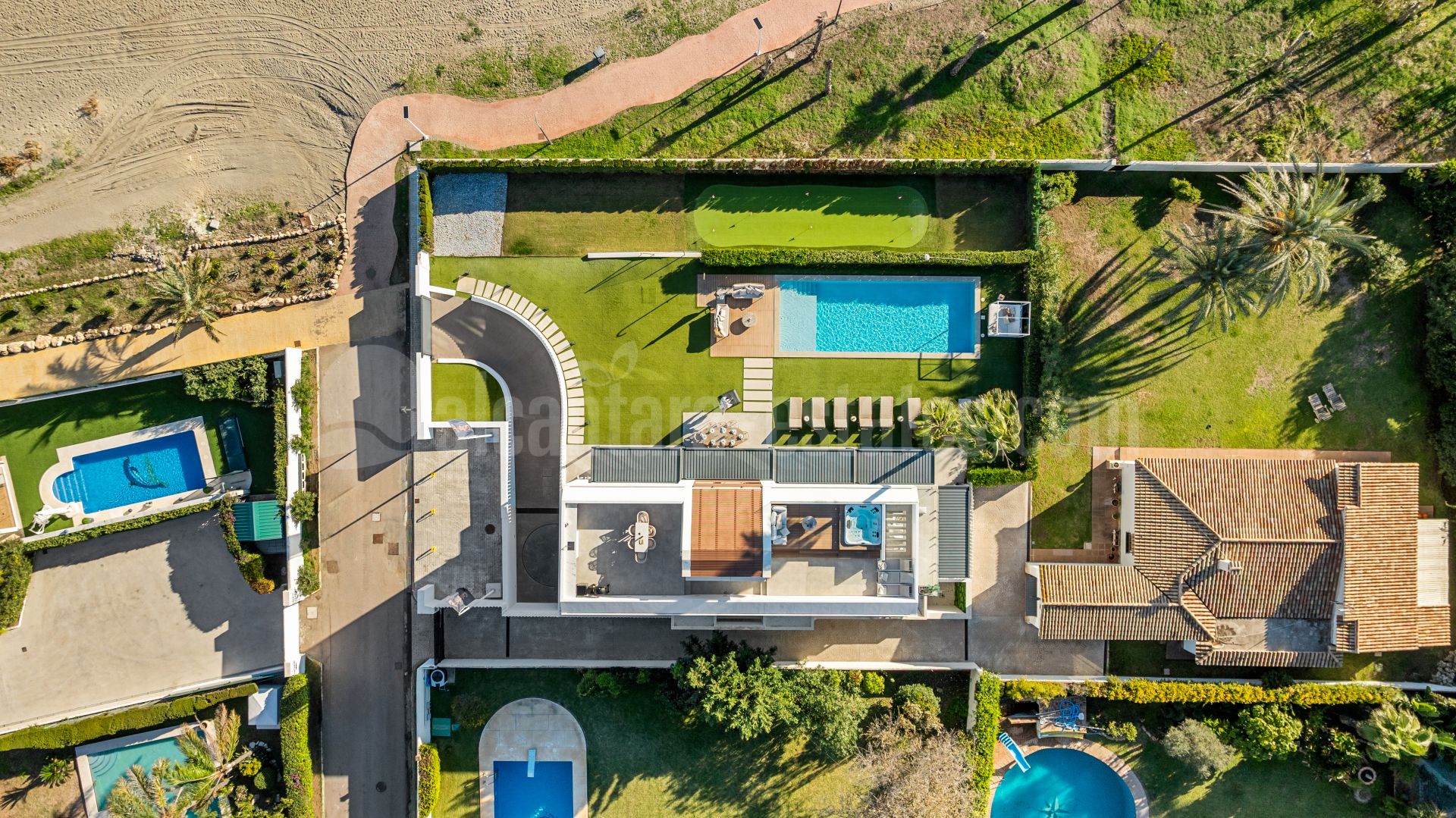 Villa in New Golden Mile, Estepona