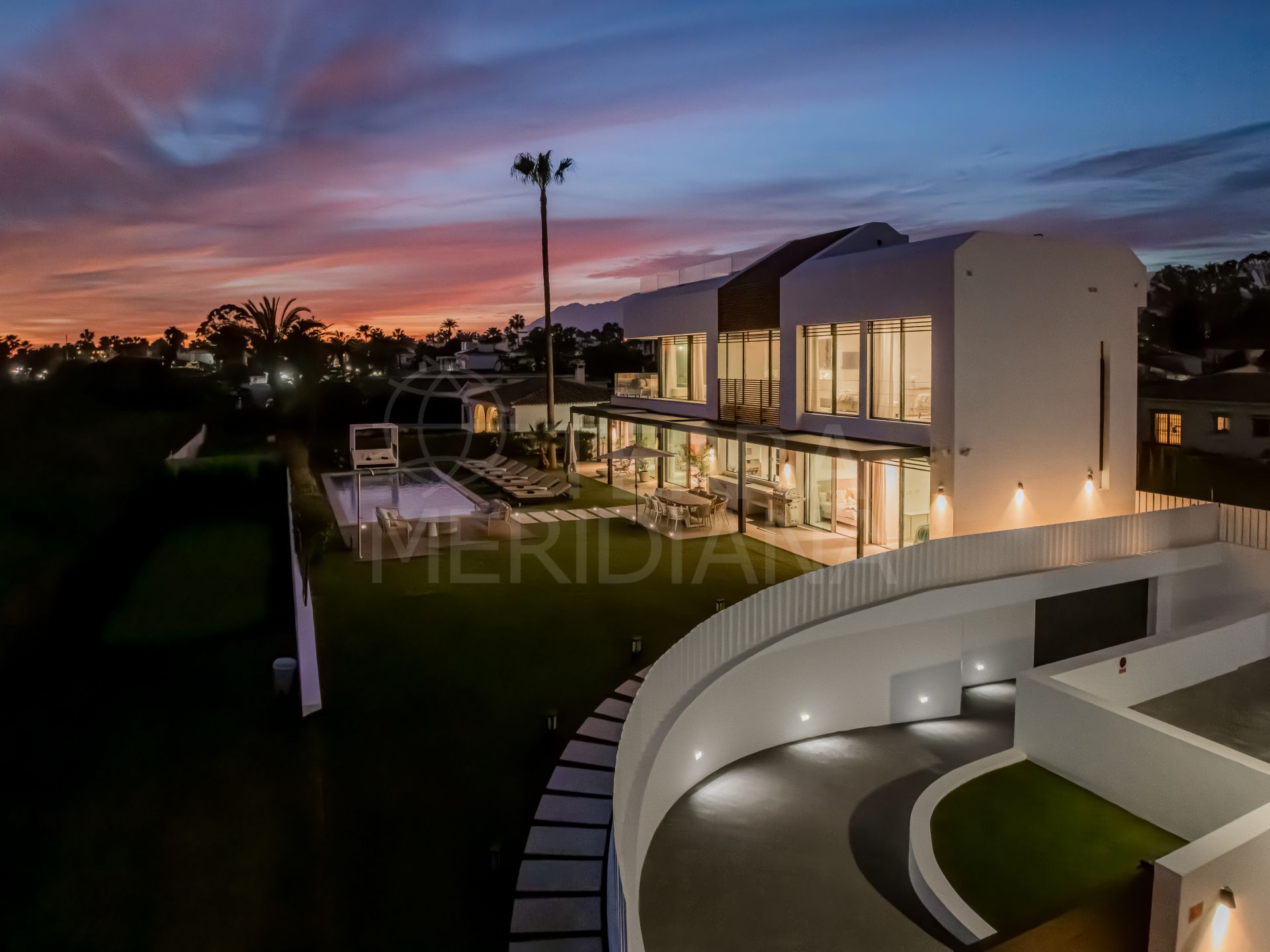 Villa in New Golden Mile, Estepona