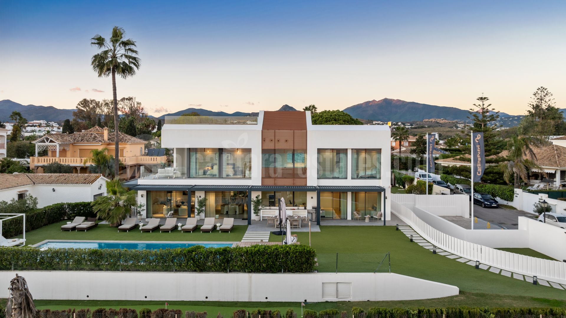 Villa in New Golden Mile, Estepona