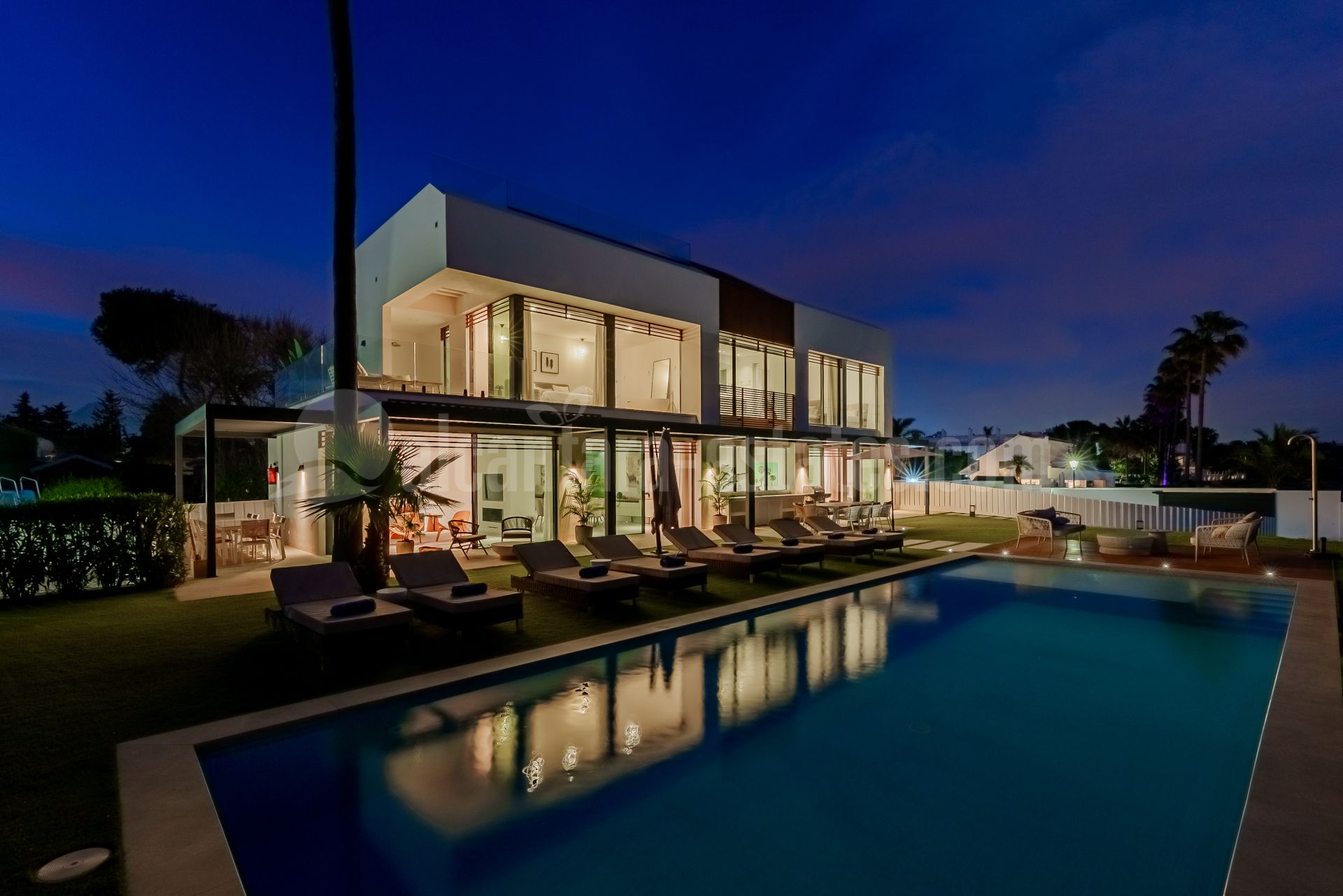 Villa in New Golden Mile, Estepona