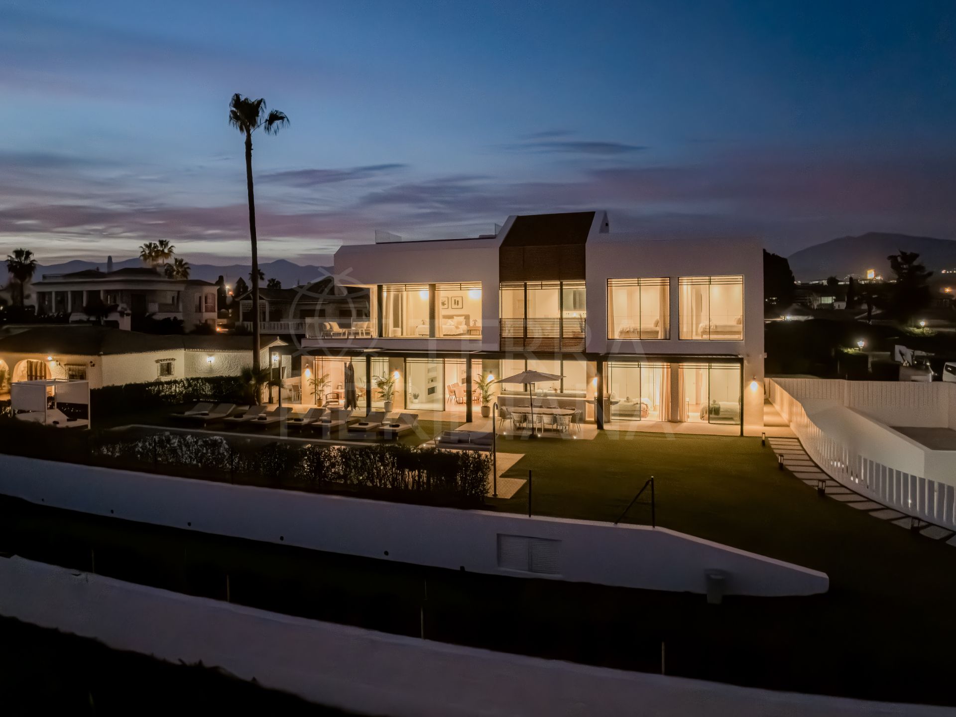 Villa in New Golden Mile, Estepona