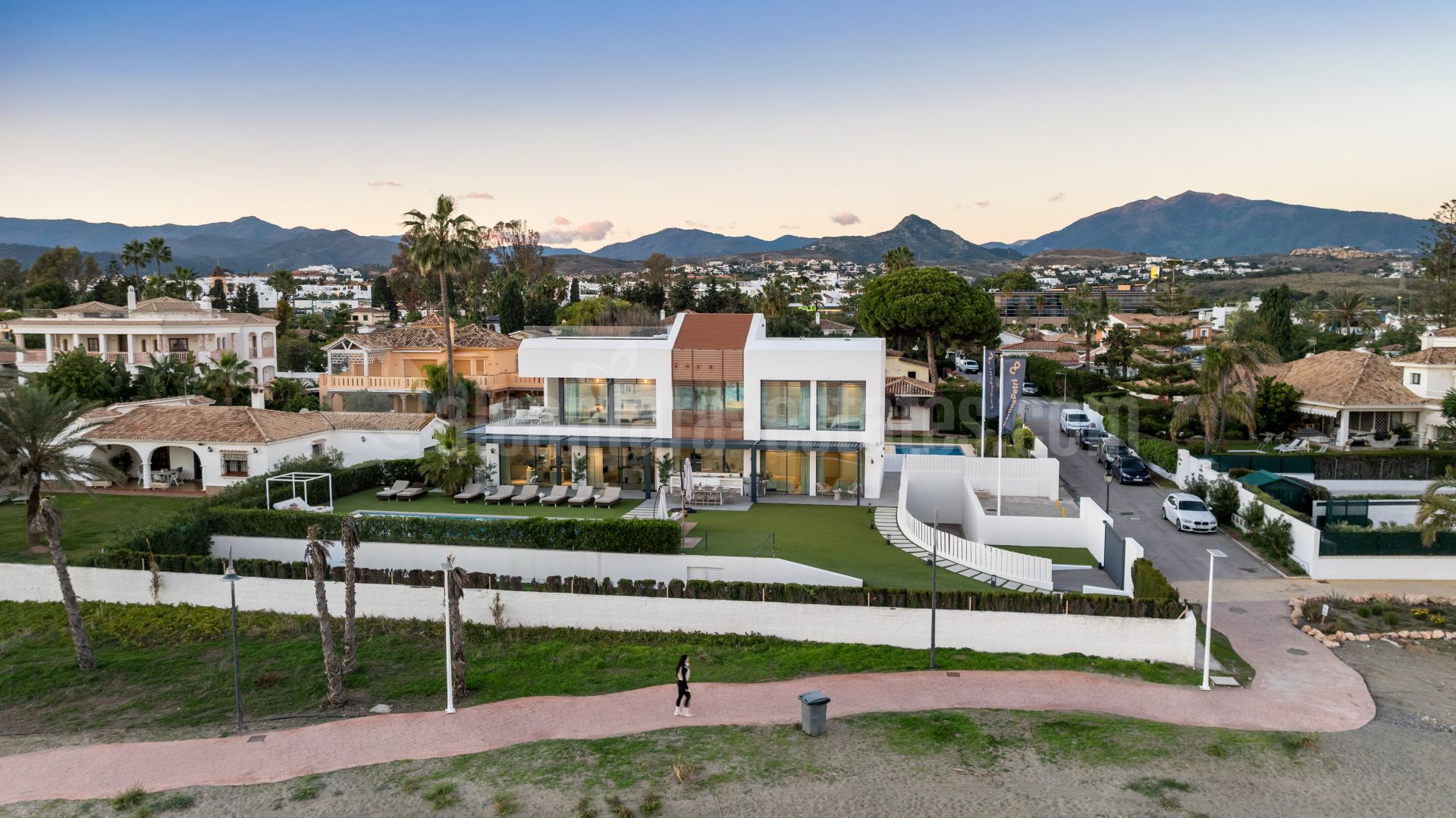 Villa in New Golden Mile, Estepona