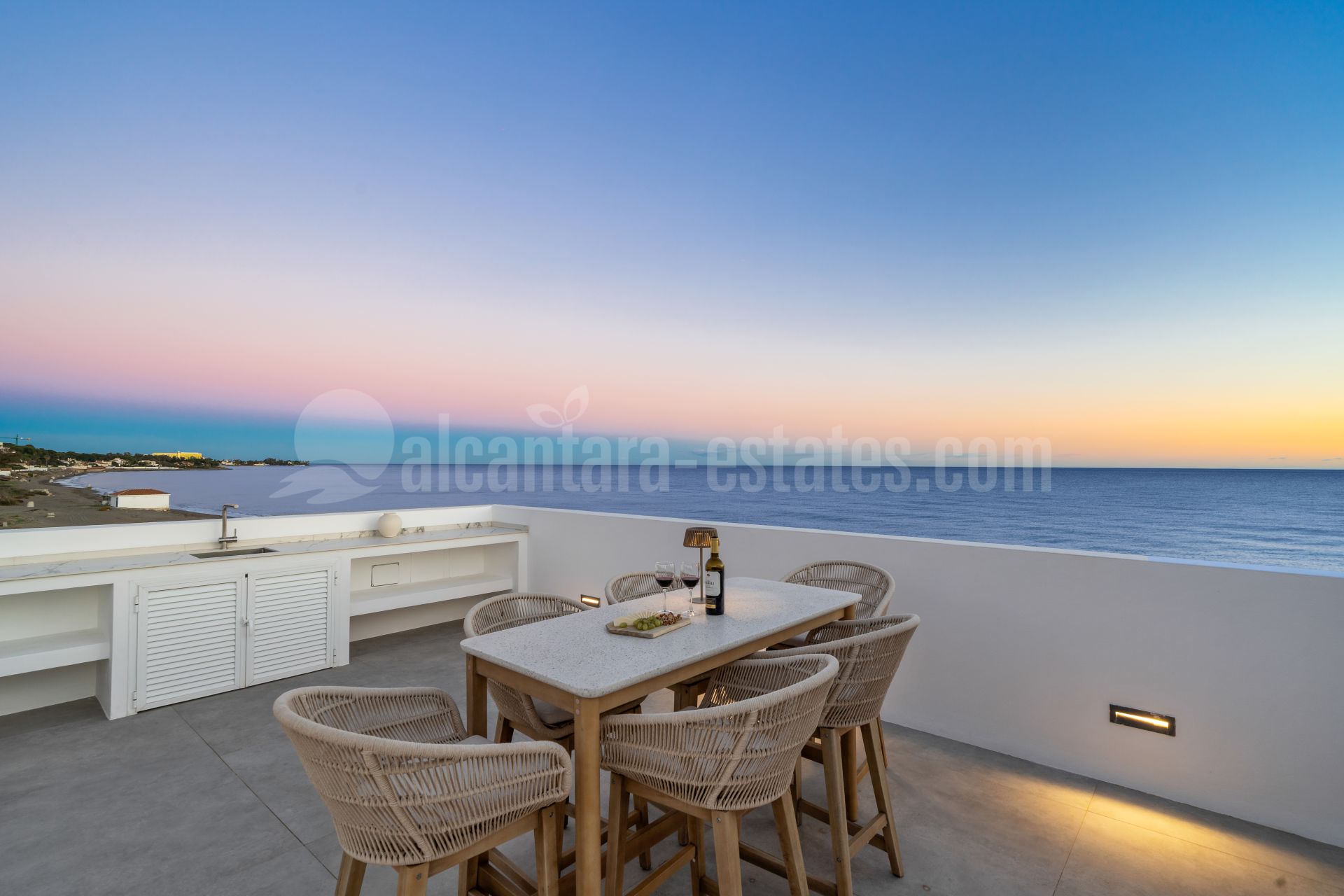Villa in New Golden Mile, Estepona
