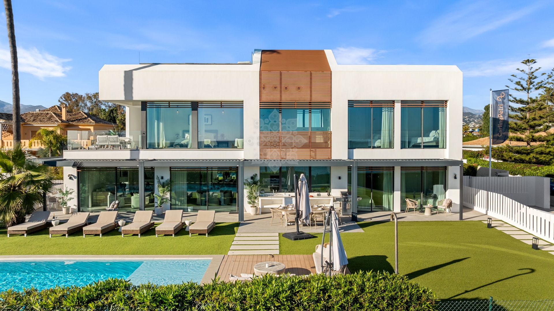 Villa in New Golden Mile, Estepona