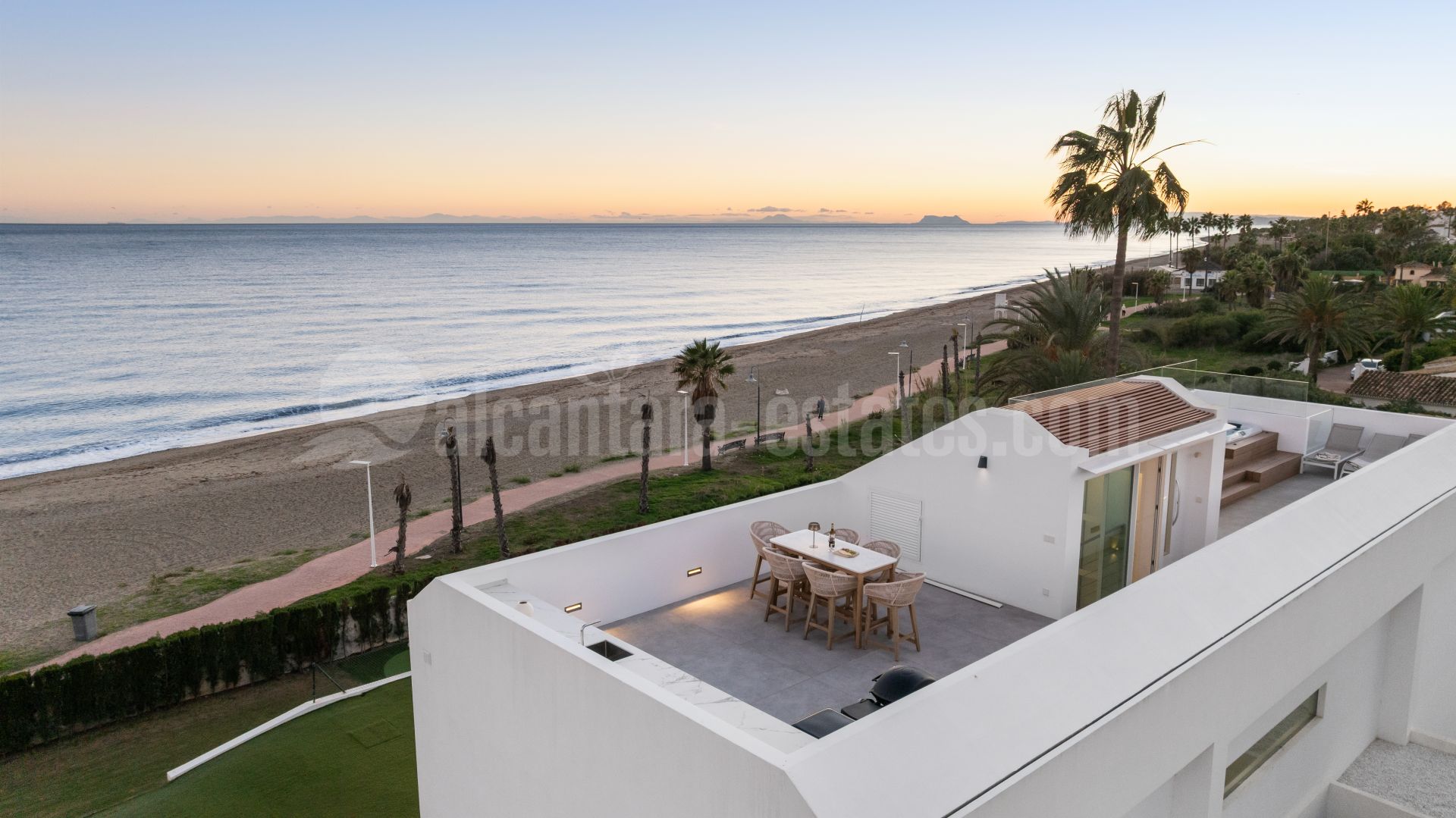 Villa in New Golden Mile, Estepona