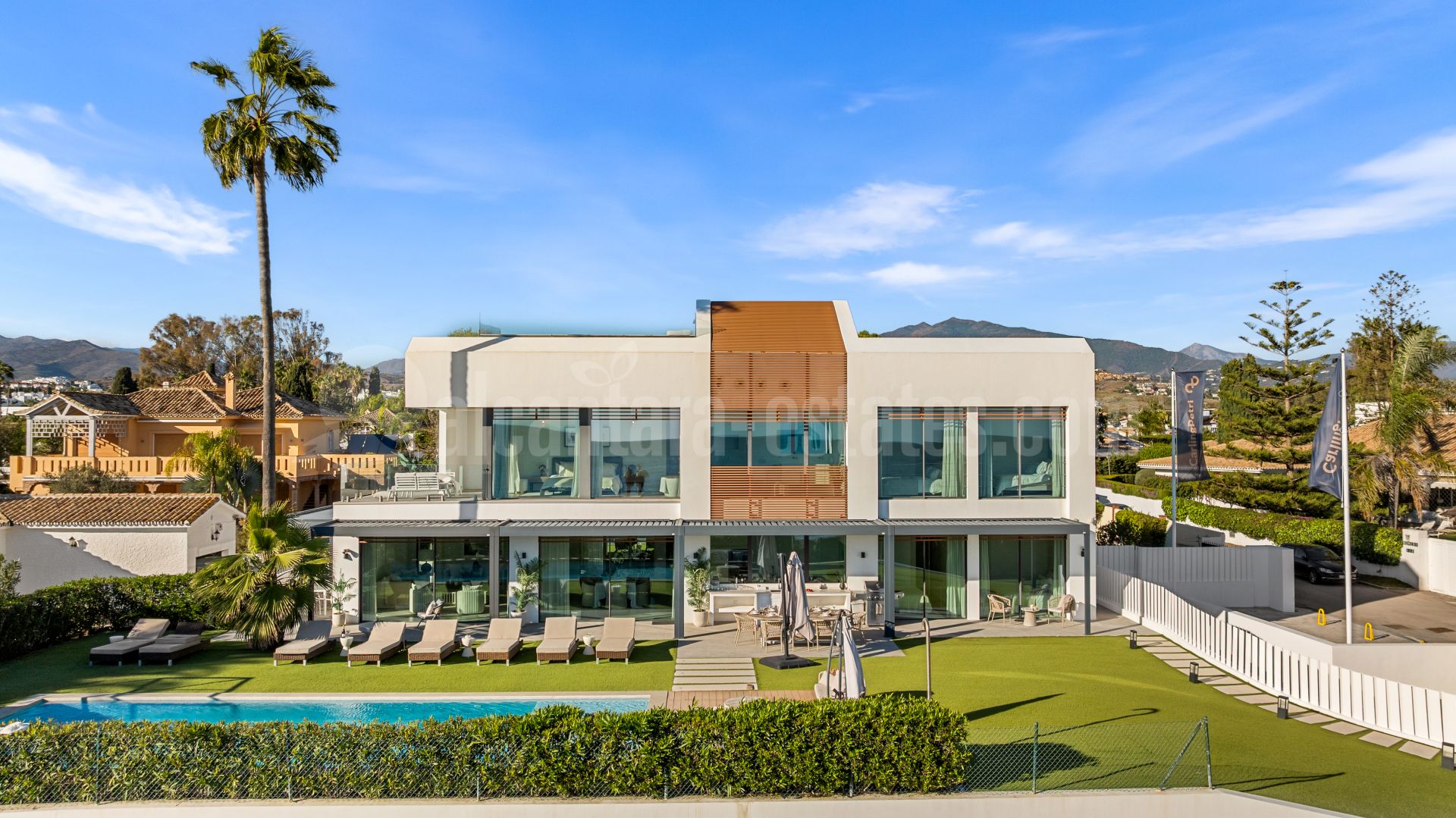 Villa in New Golden Mile, Estepona