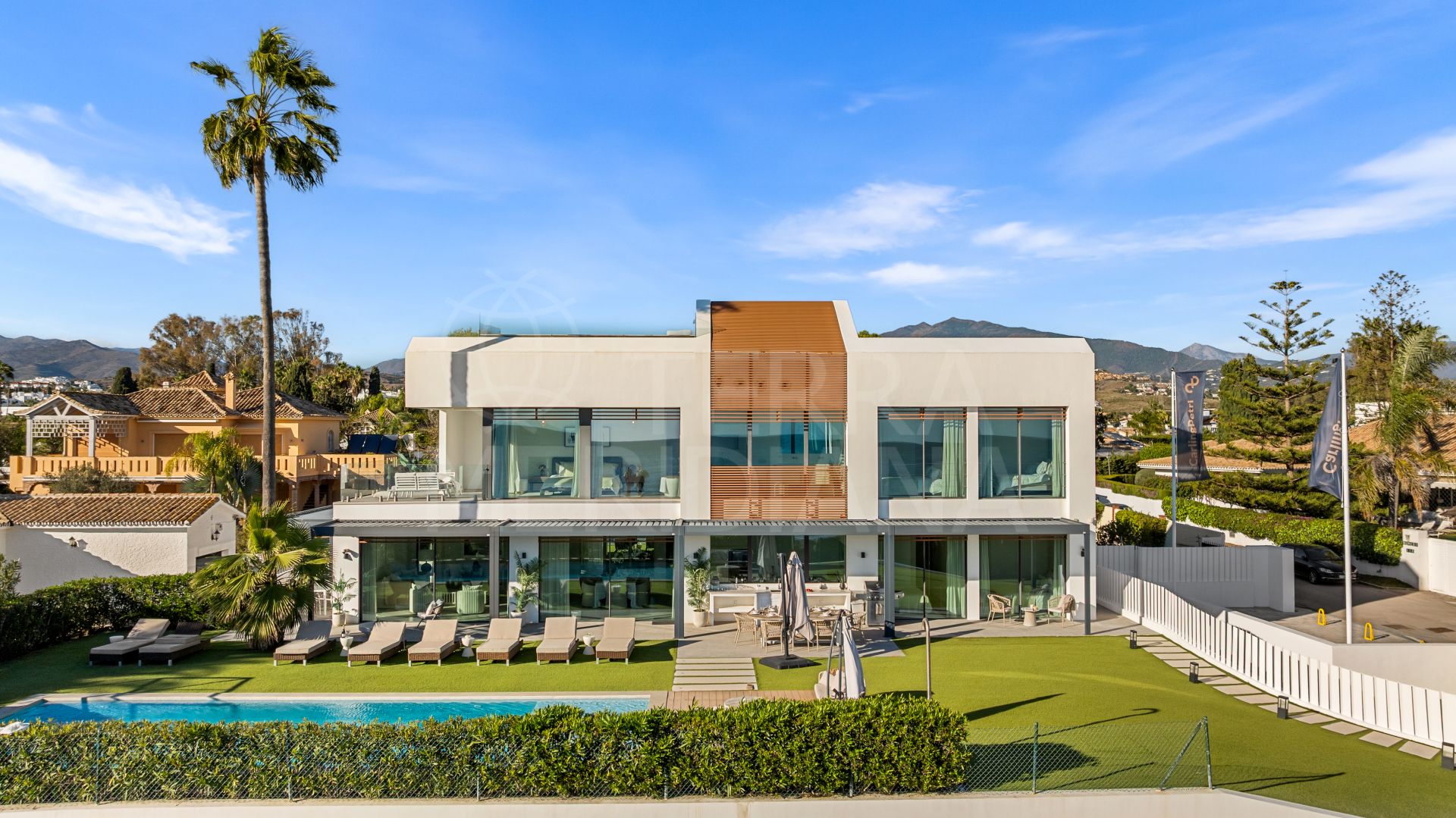 Villa in New Golden Mile, Estepona