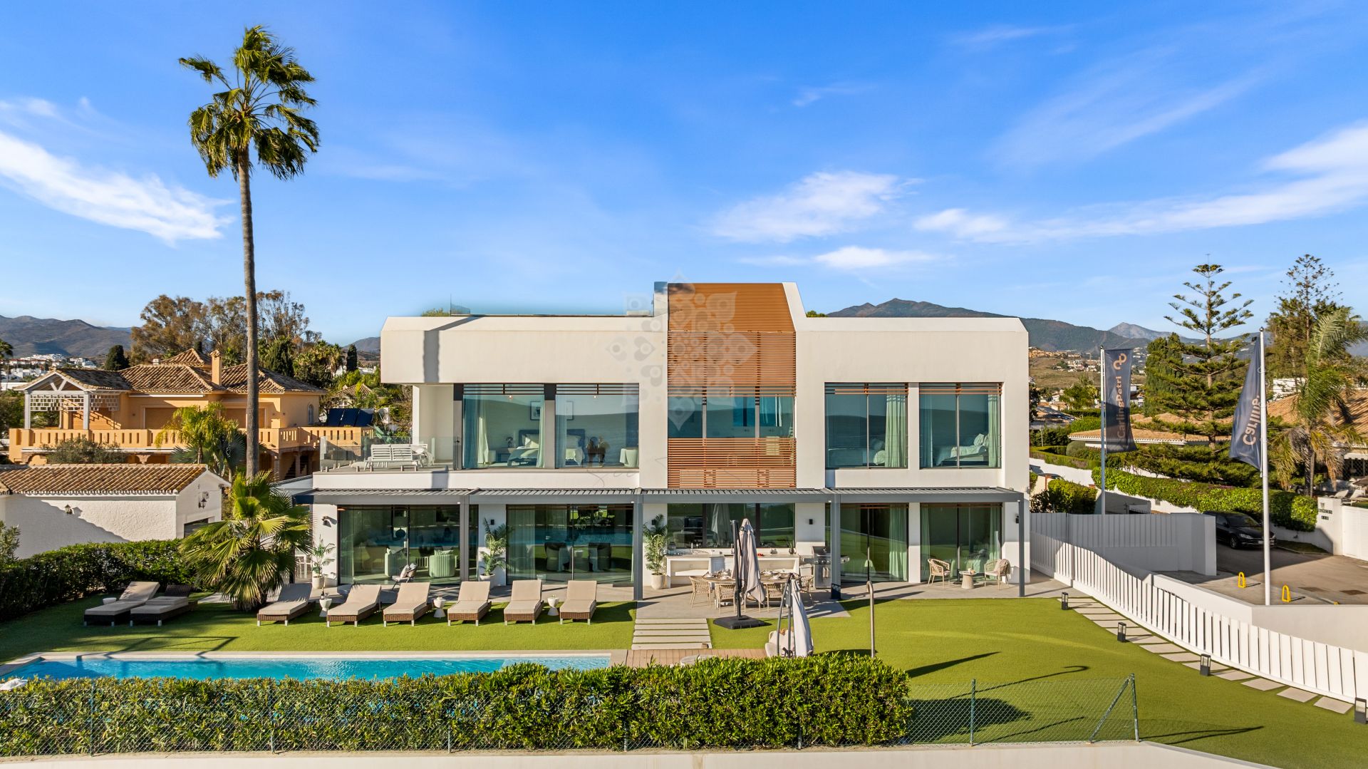 Villa in New Golden Mile, Estepona
