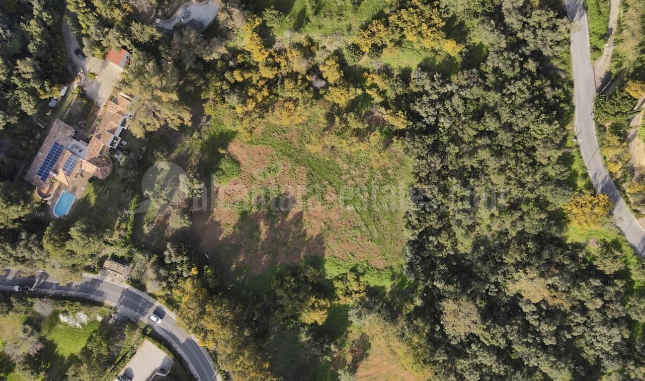 Plot in Puerto del Almendro, Benahavis
