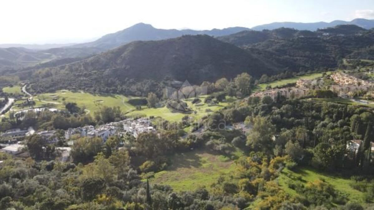 Plot in Puerto del Almendro, Benahavis