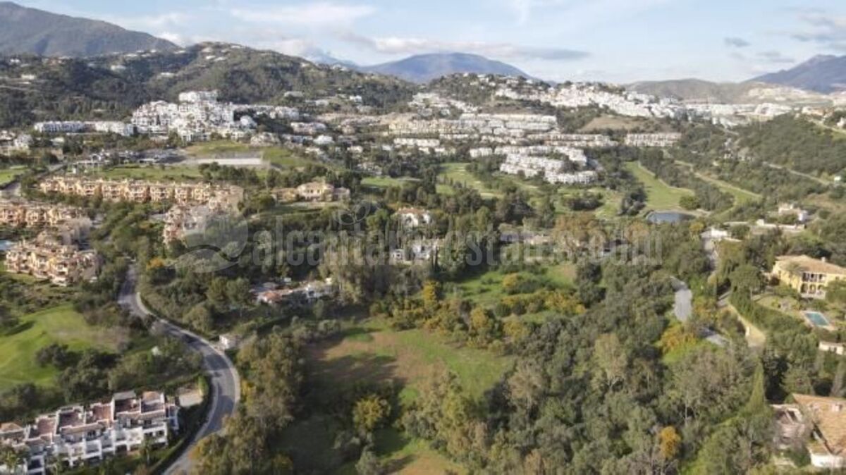 Plot in Puerto del Almendro, Benahavis
