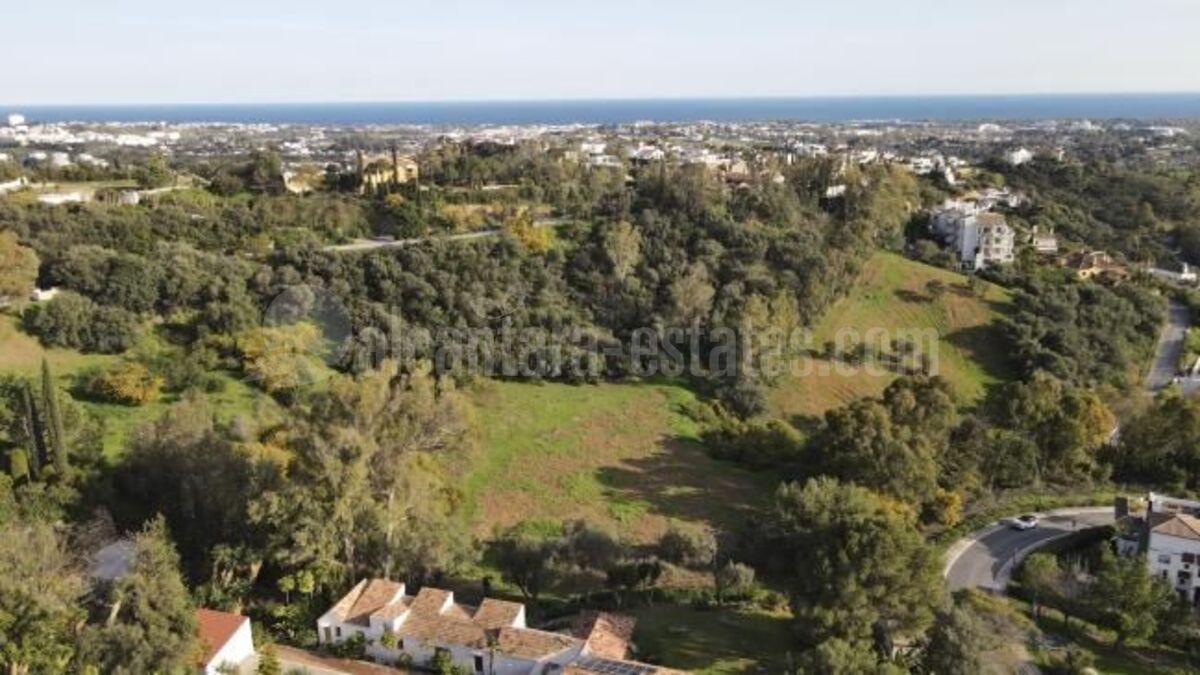 Plot in Puerto del Almendro, Benahavis