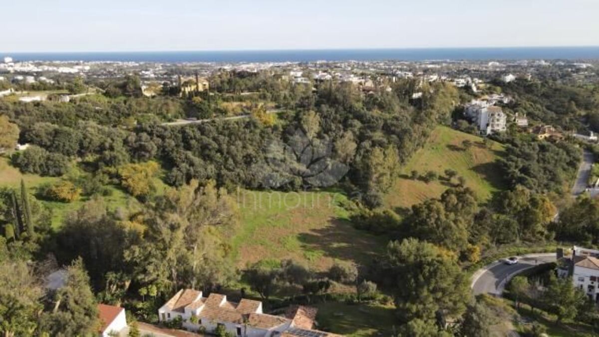 Plot in Puerto del Almendro, Benahavis