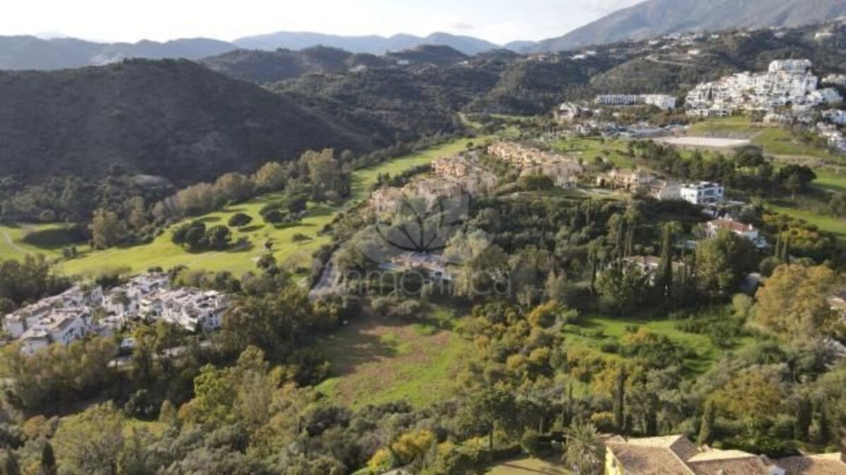 Plot in Puerto del Almendro, Benahavis