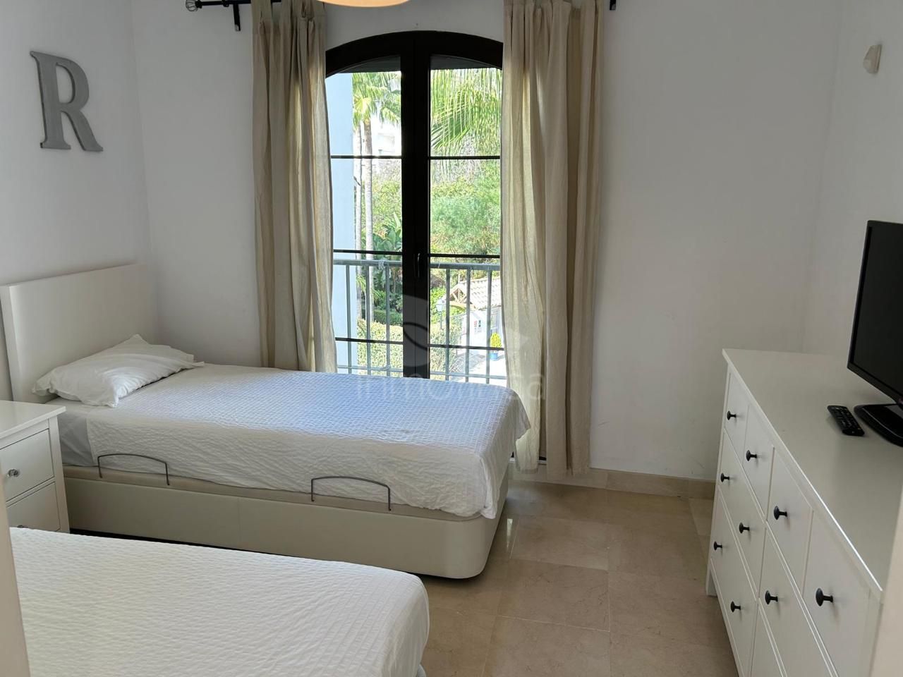 Apartment in Los Arqueros, Benahavis