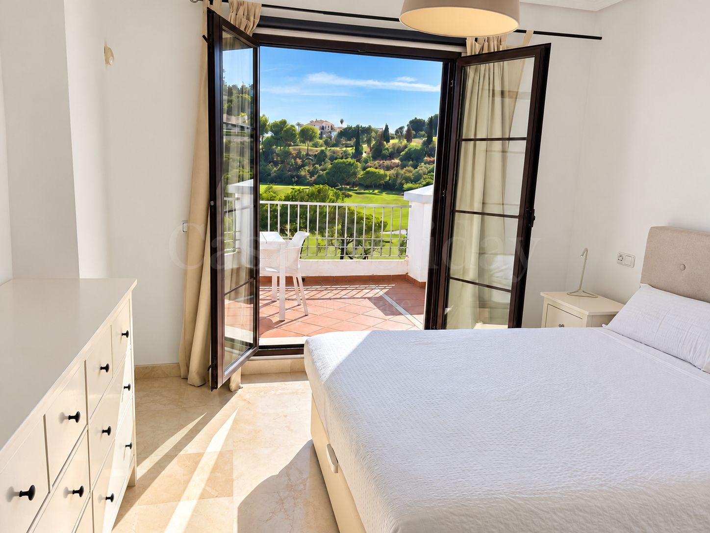 Apartamento en Los Arqueros, Benahavis