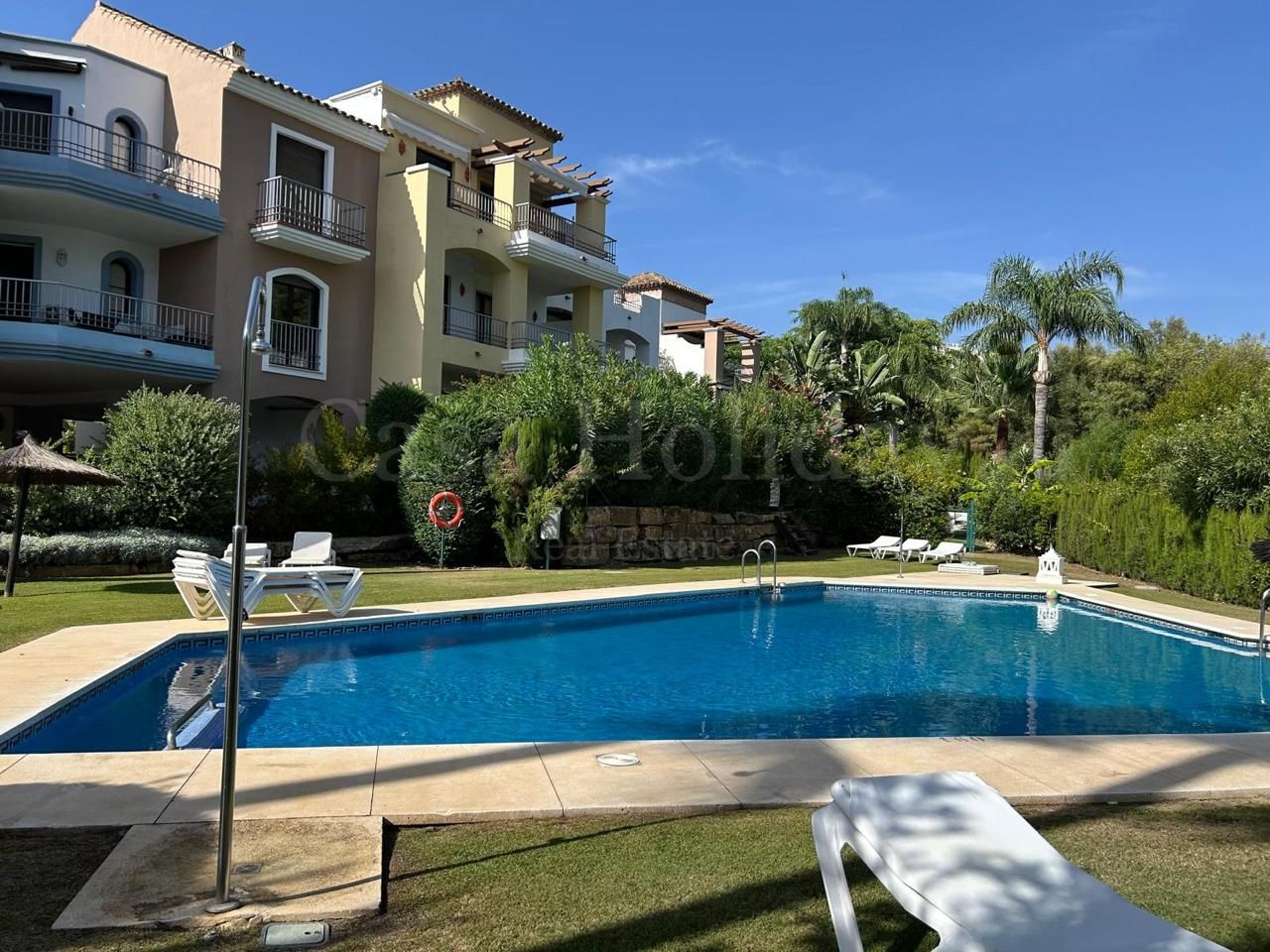 Apartamento en Los Arqueros, Benahavis