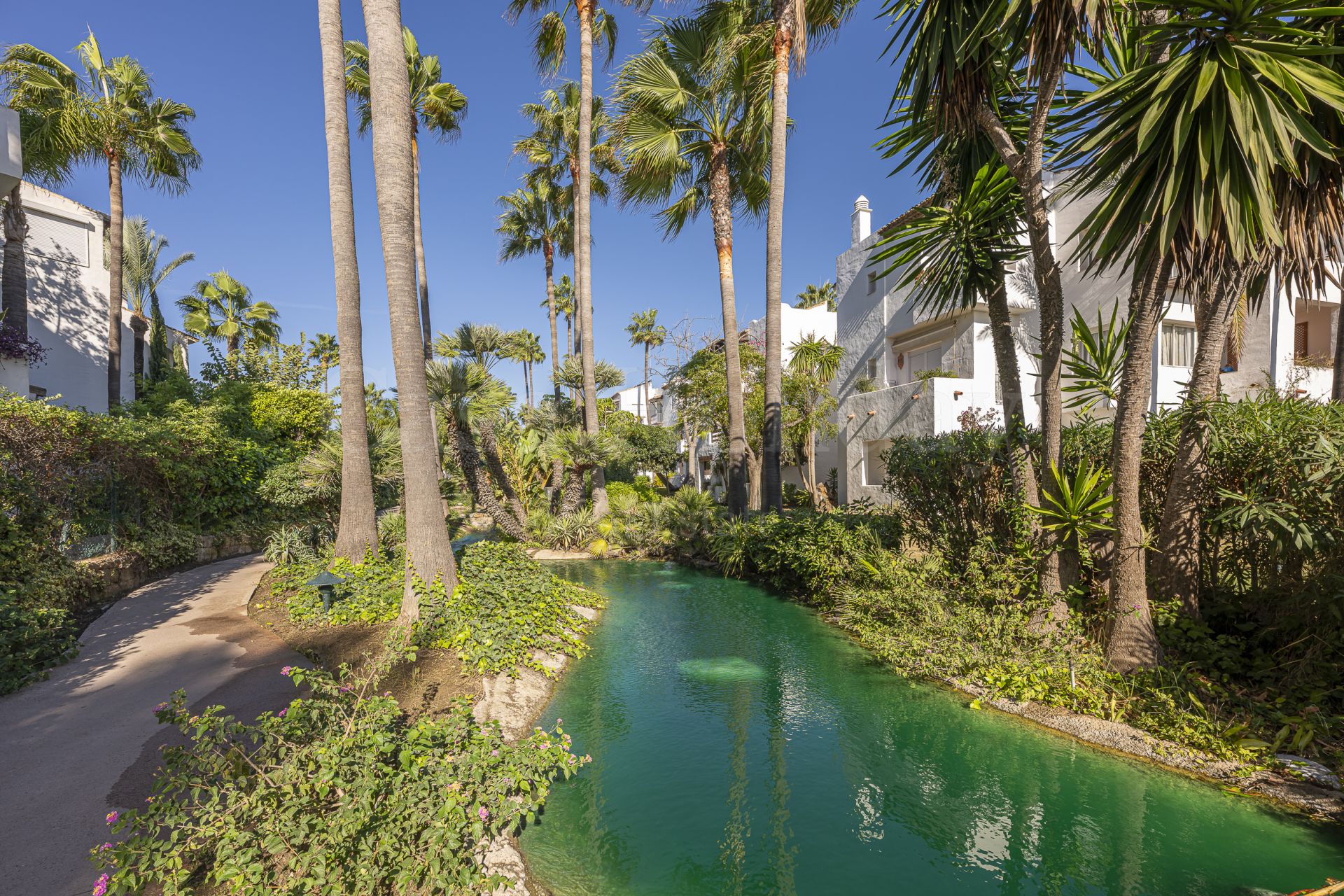 Apartamento Planta Baja en Costalita, Estepona
