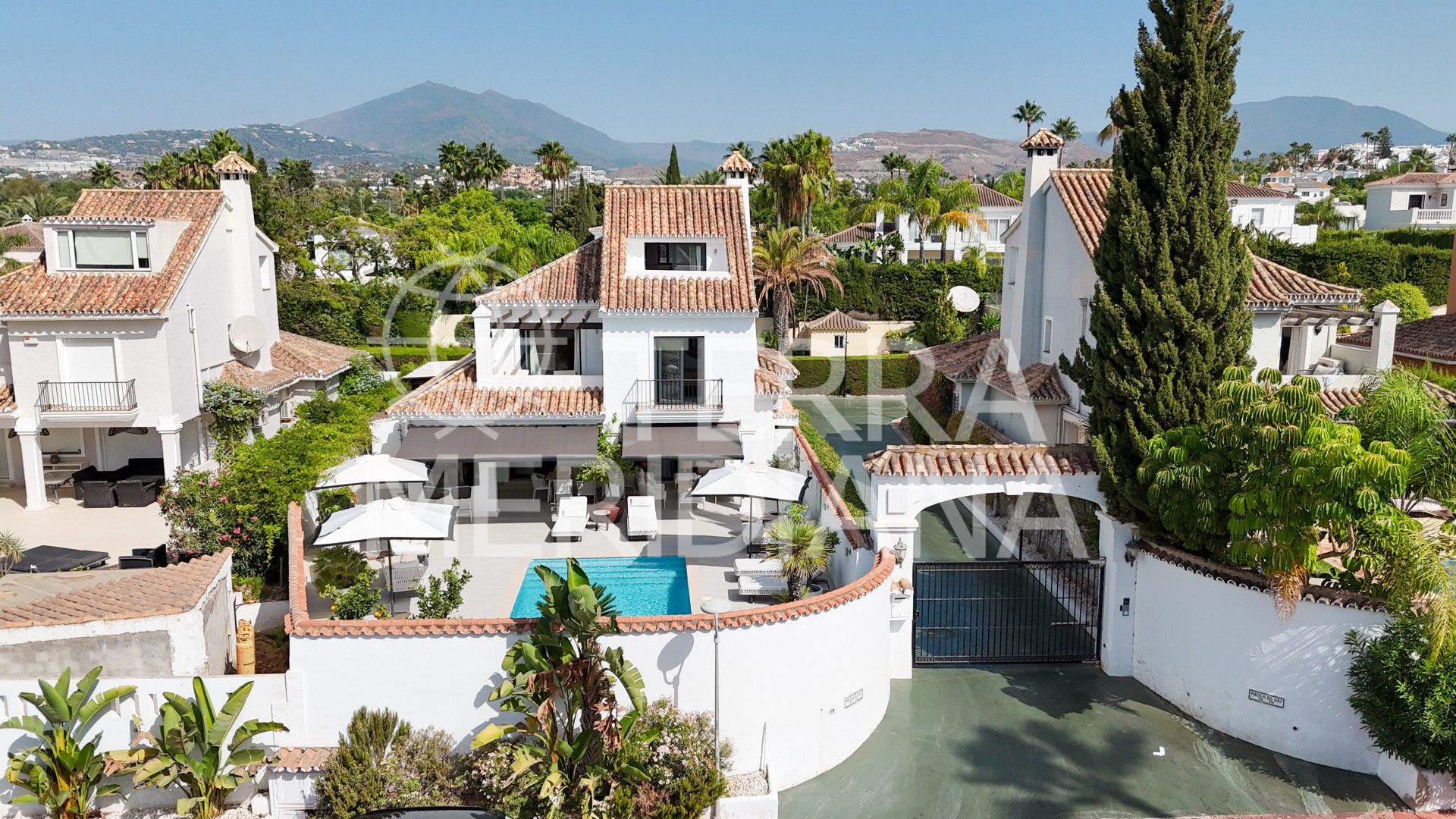 Villa in Parcelas del Golf, Marbella