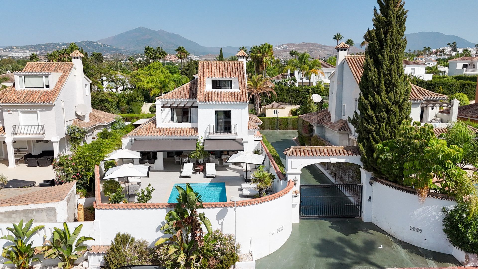 Villa in Parcelas del Golf, Marbella