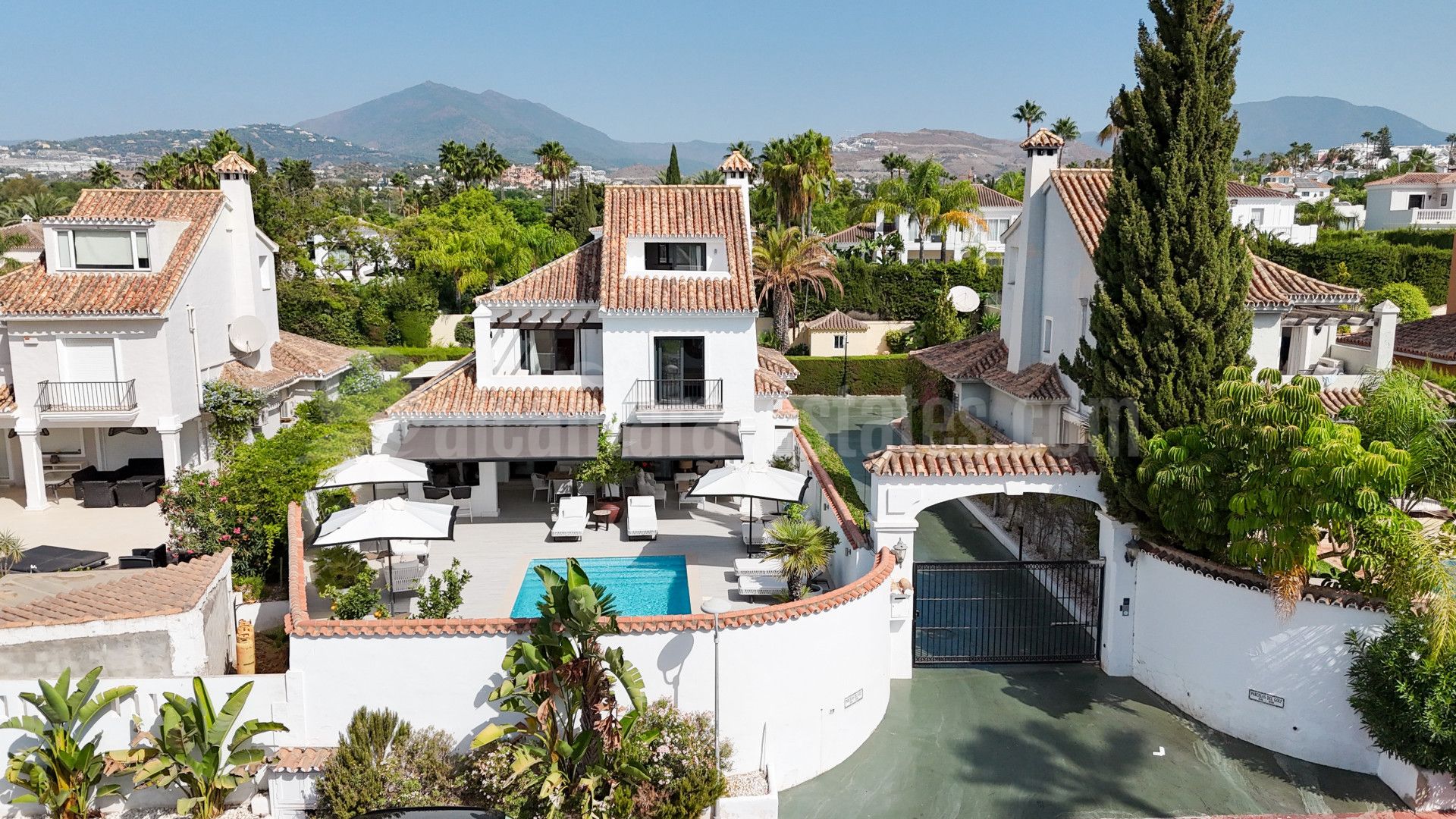 Villa in Parcelas del Golf, Marbella