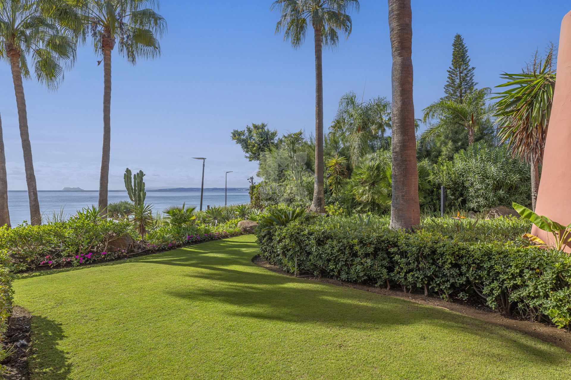 Ground Floor Apartment in Cabo Bermejo, Estepona