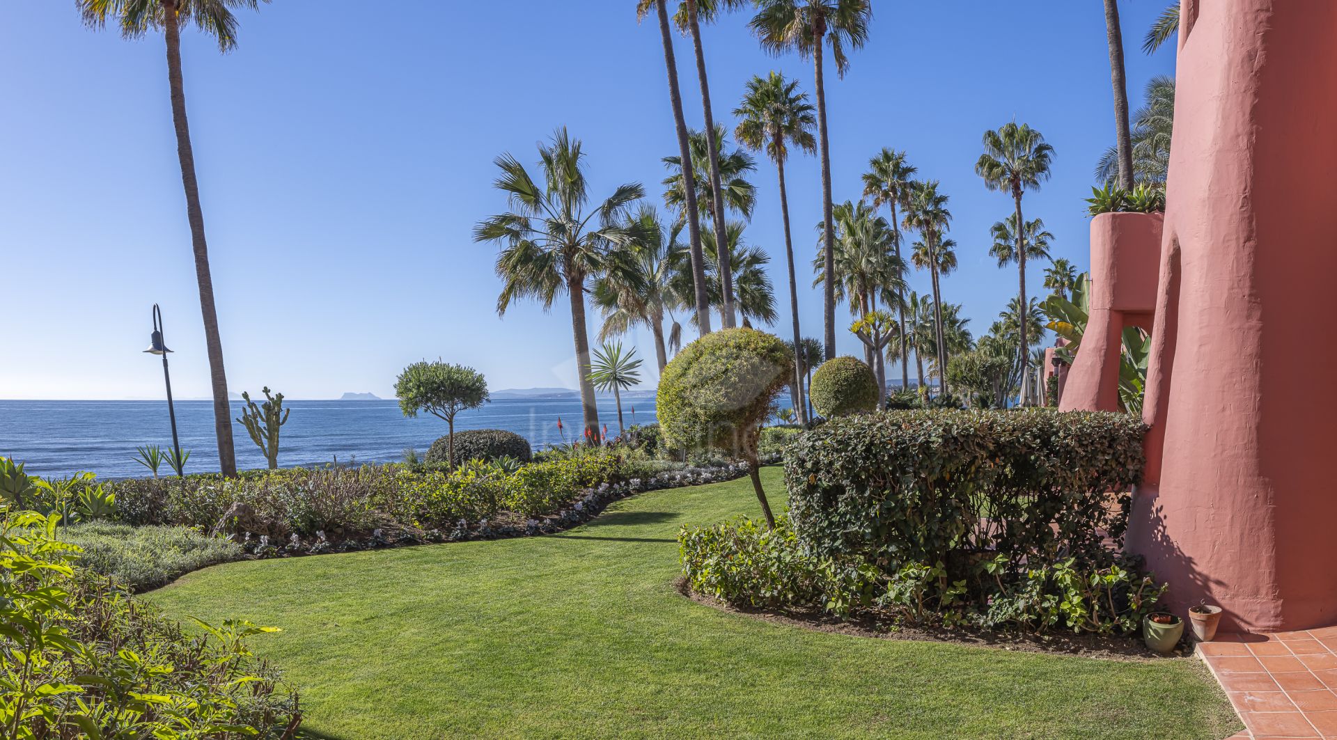 Ground Floor Apartment in Menara Beach, Estepona