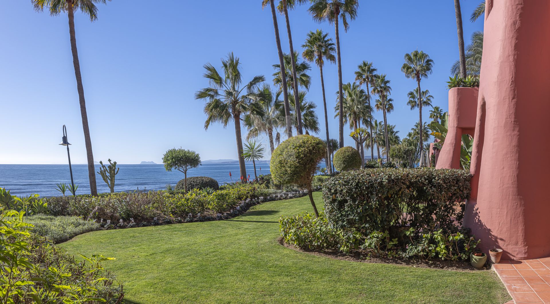 Ground Floor Apartment in Menara Beach, Estepona