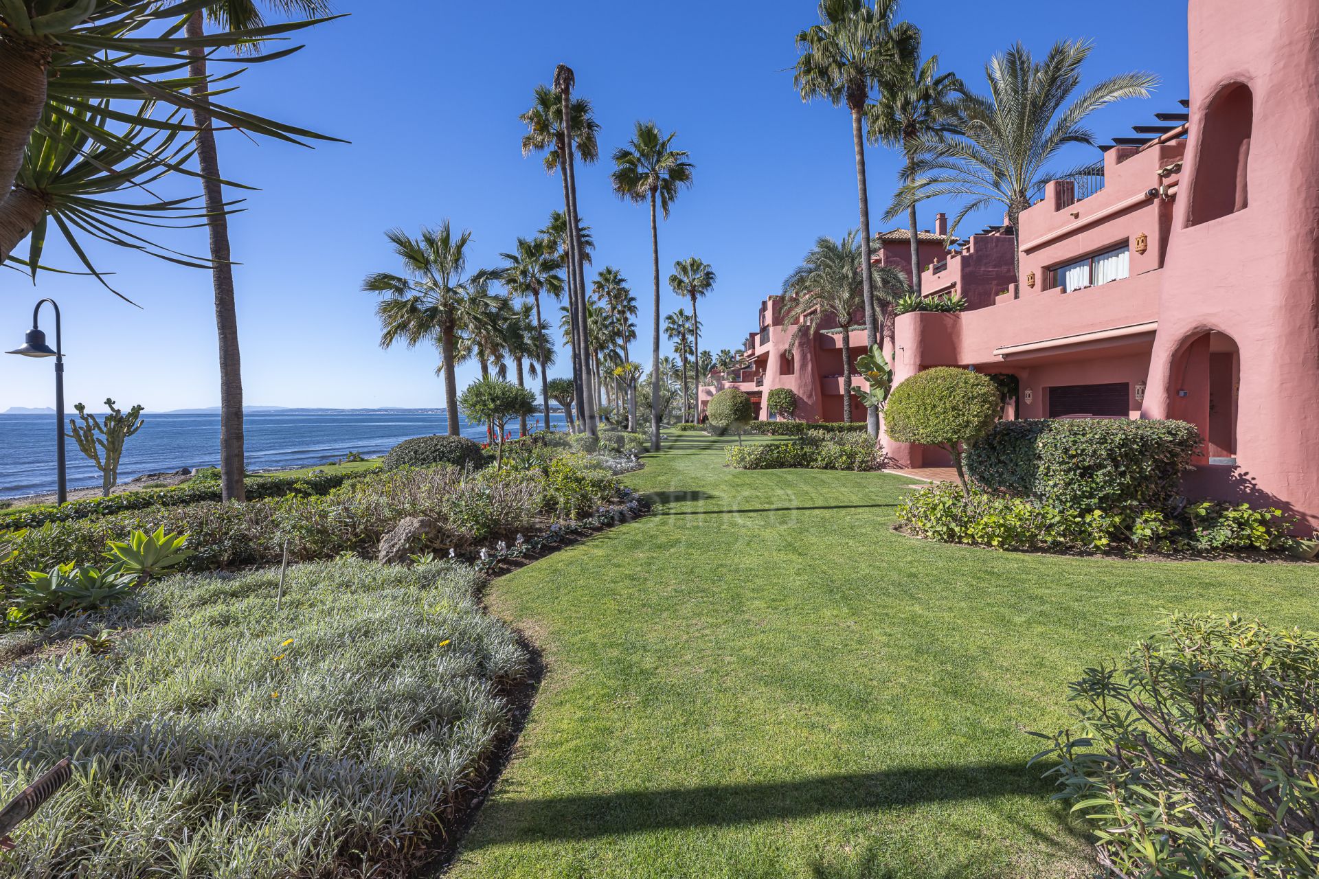 Ground Floor Apartment in Menara Beach, Estepona