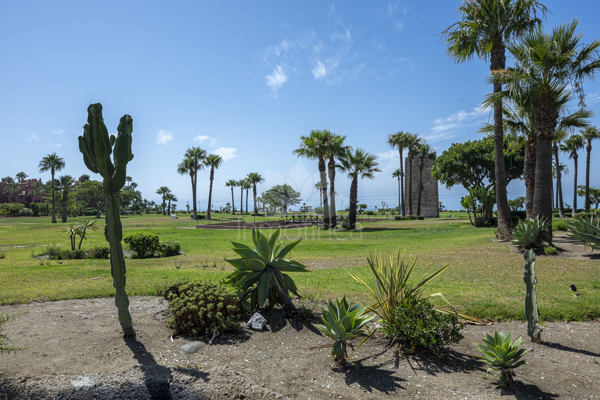 Ground Floor Apartment in Menara Beach, Estepona