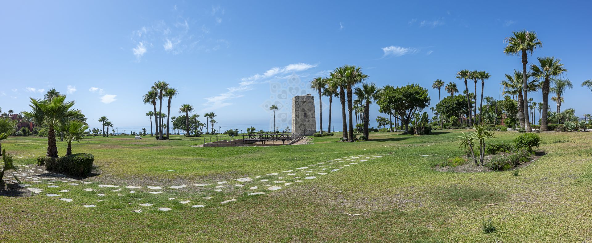 Ground Floor Apartment in Menara Beach, Estepona