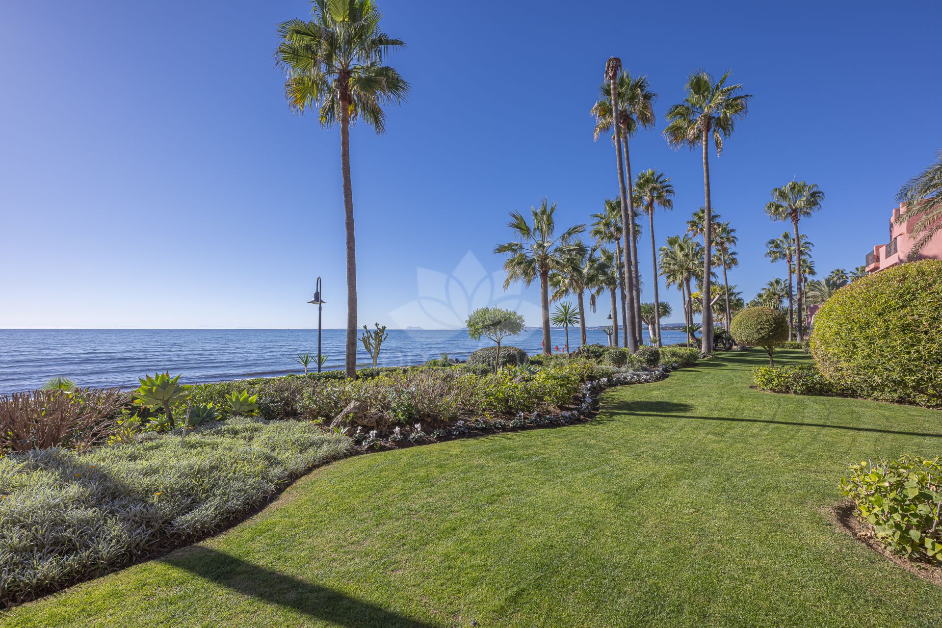 Ground Floor Apartment in Menara Beach, Estepona