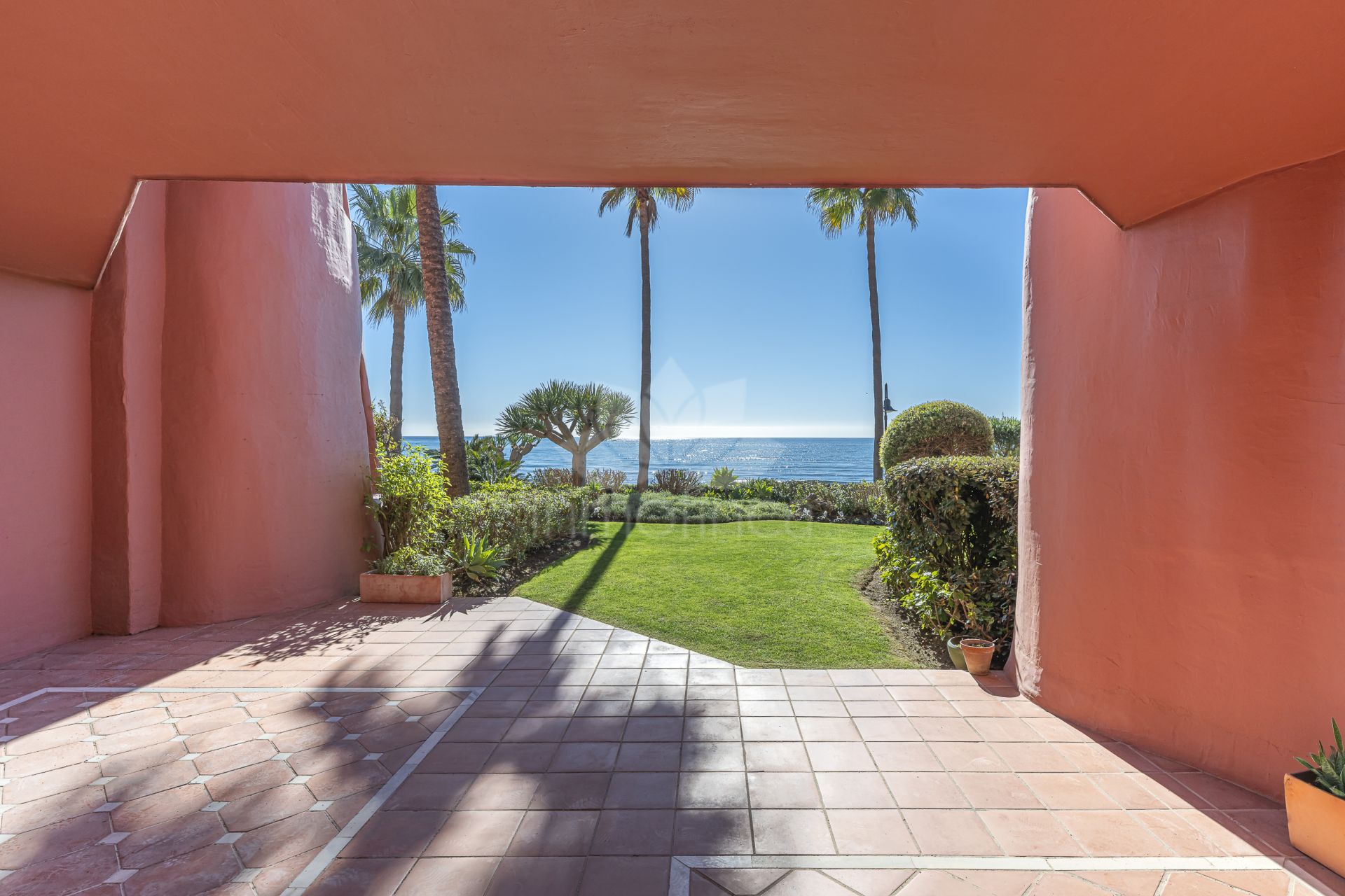 Ground Floor Apartment in Menara Beach, Estepona