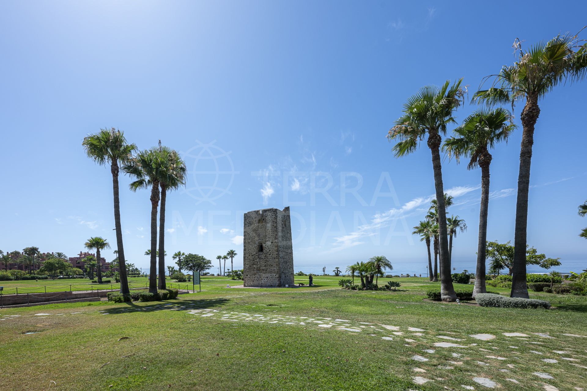 Ground Floor Apartment in Menara Beach, Estepona