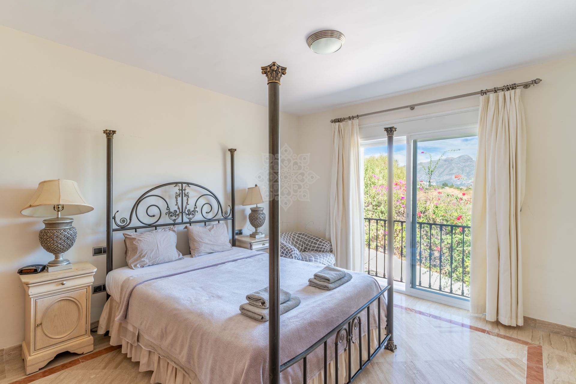 Villa in Puerto del Almendro, Benahavis