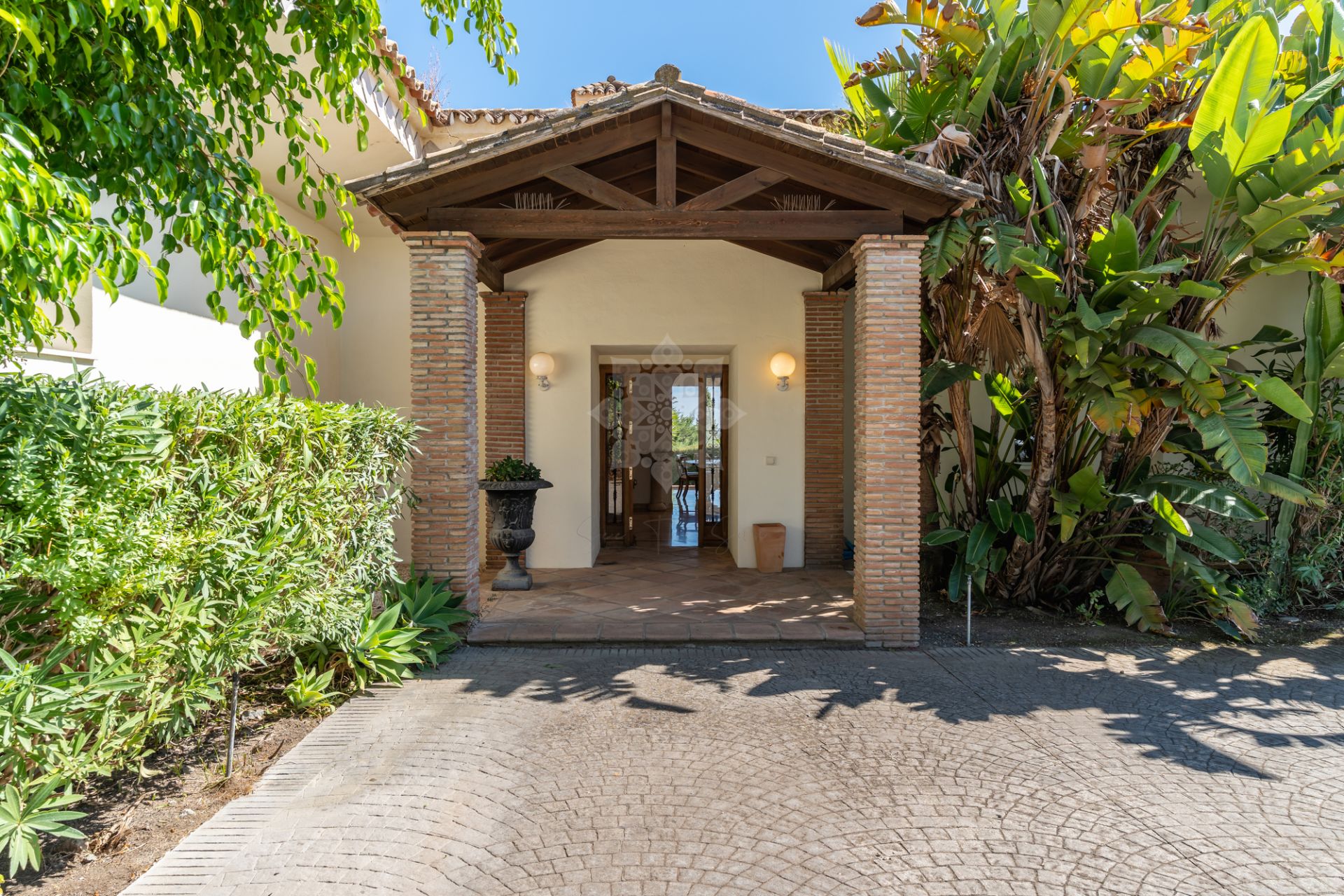 Villa in Puerto del Almendro, Benahavis
