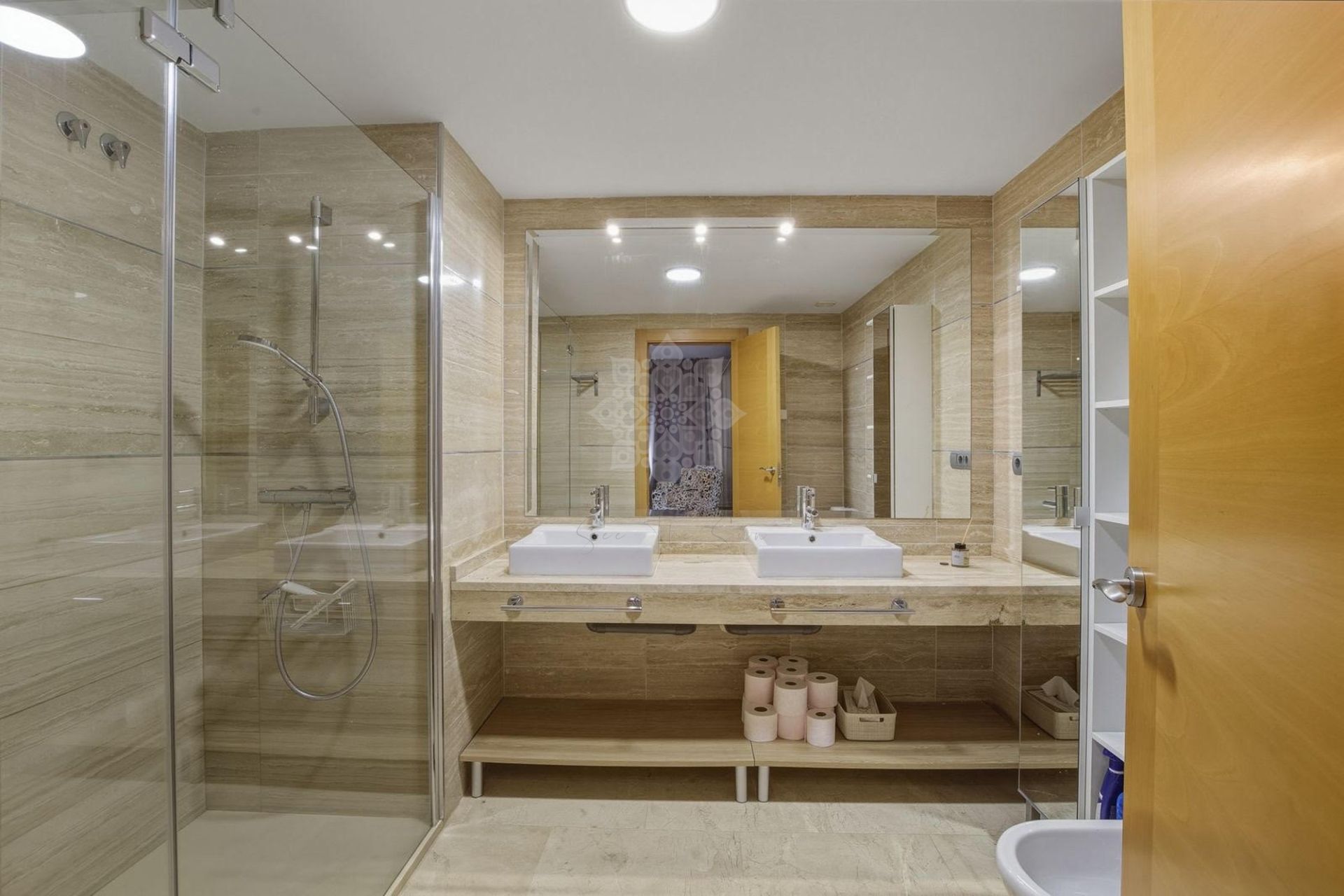 Penthouse in Altos del Paraiso, Benahavis