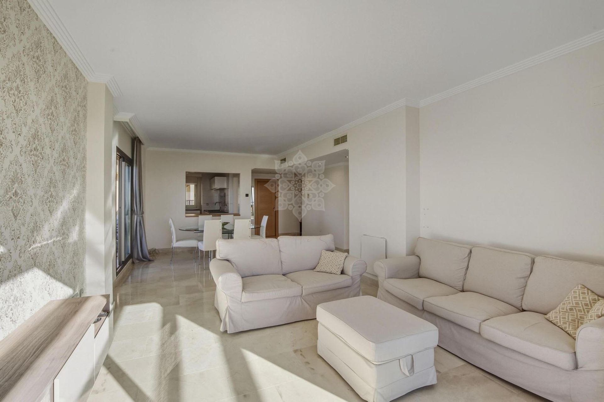 Penthouse in Altos del Paraiso, Benahavis