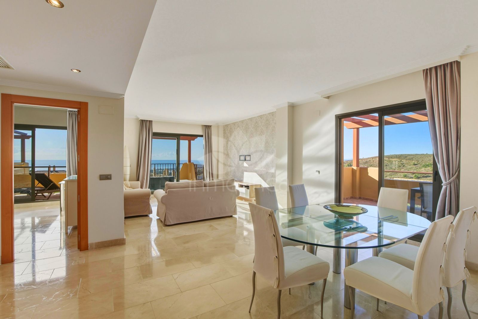 Penthouse in Altos del Paraiso, Benahavis