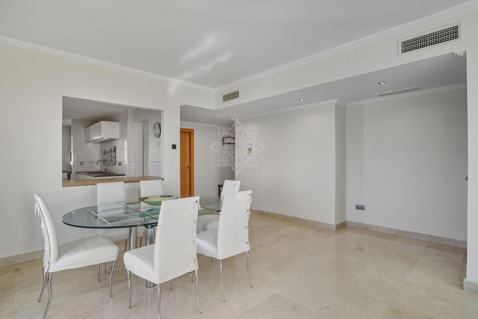 Penthouse in Altos del Paraiso, Benahavis