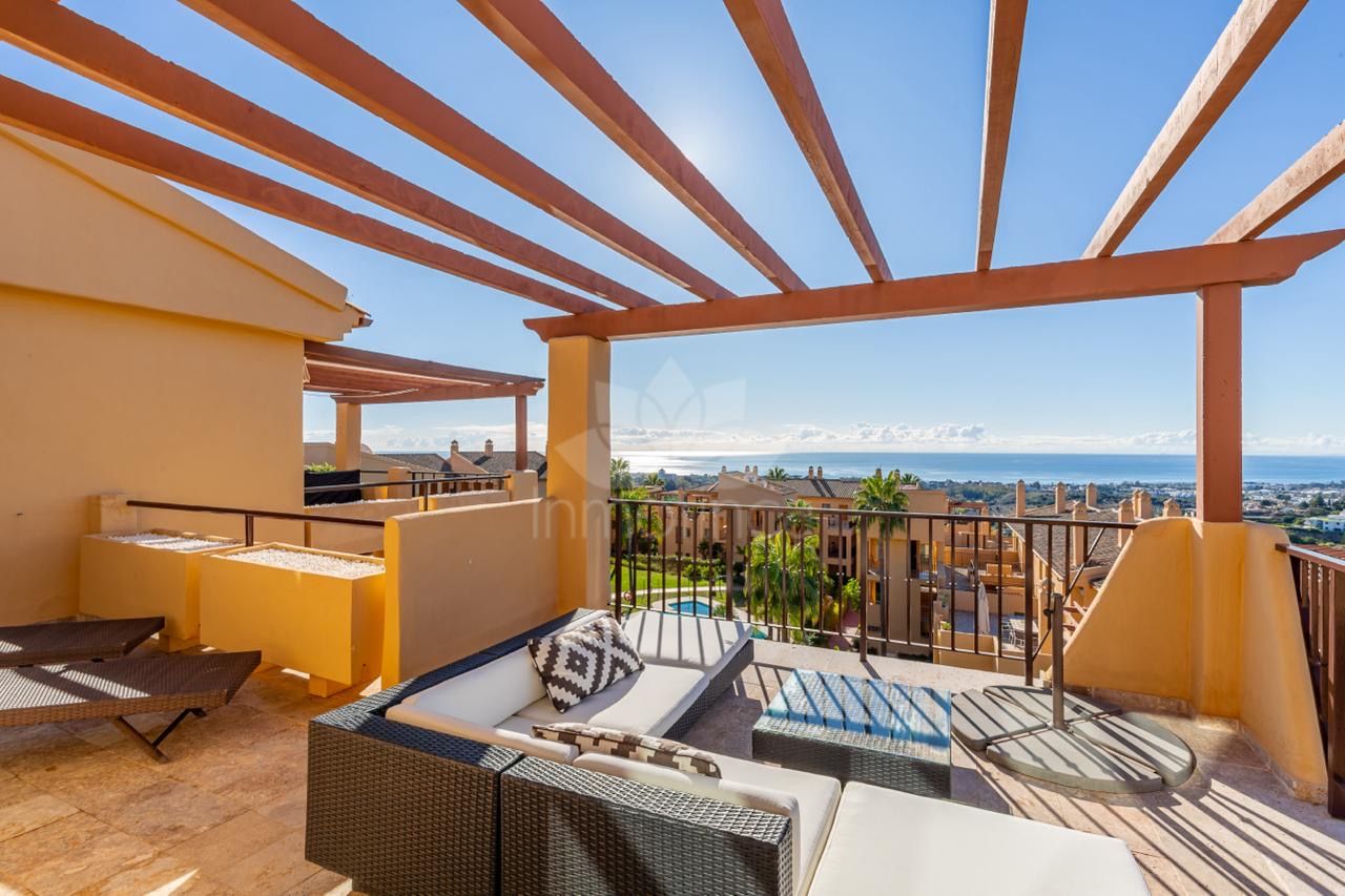 Penthouse in Altos del Paraiso, Benahavis