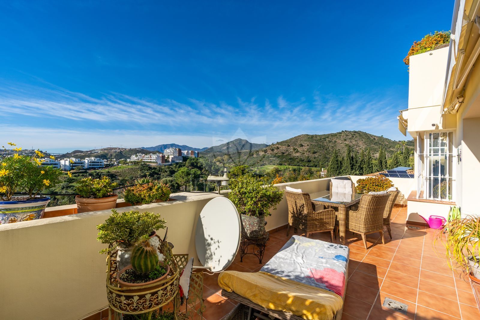 Apartment in Puerto del Almendro, Benahavis
