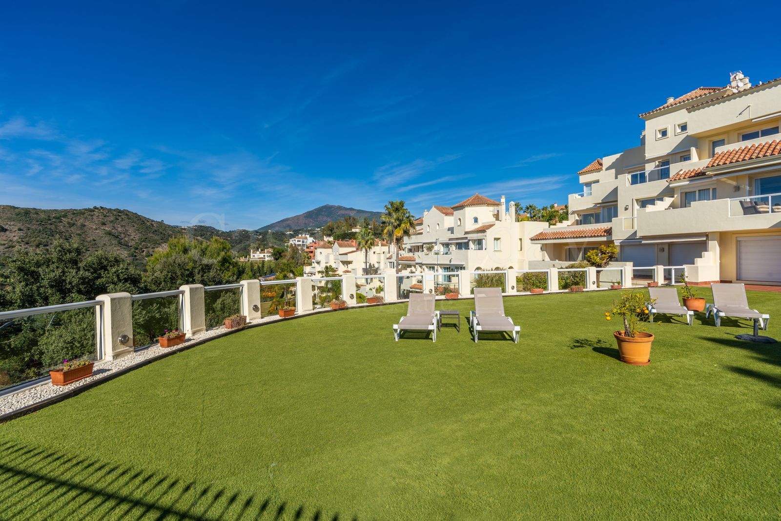 Apartment in Puerto del Almendro, Benahavis